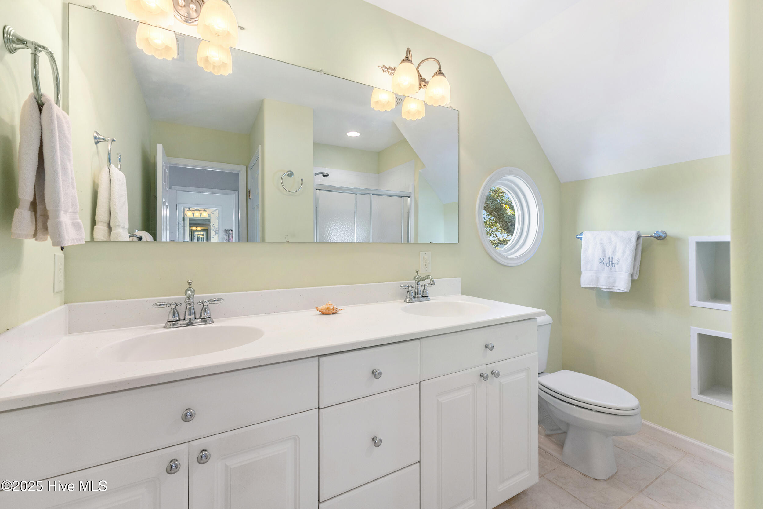 100545417 | Photo 24