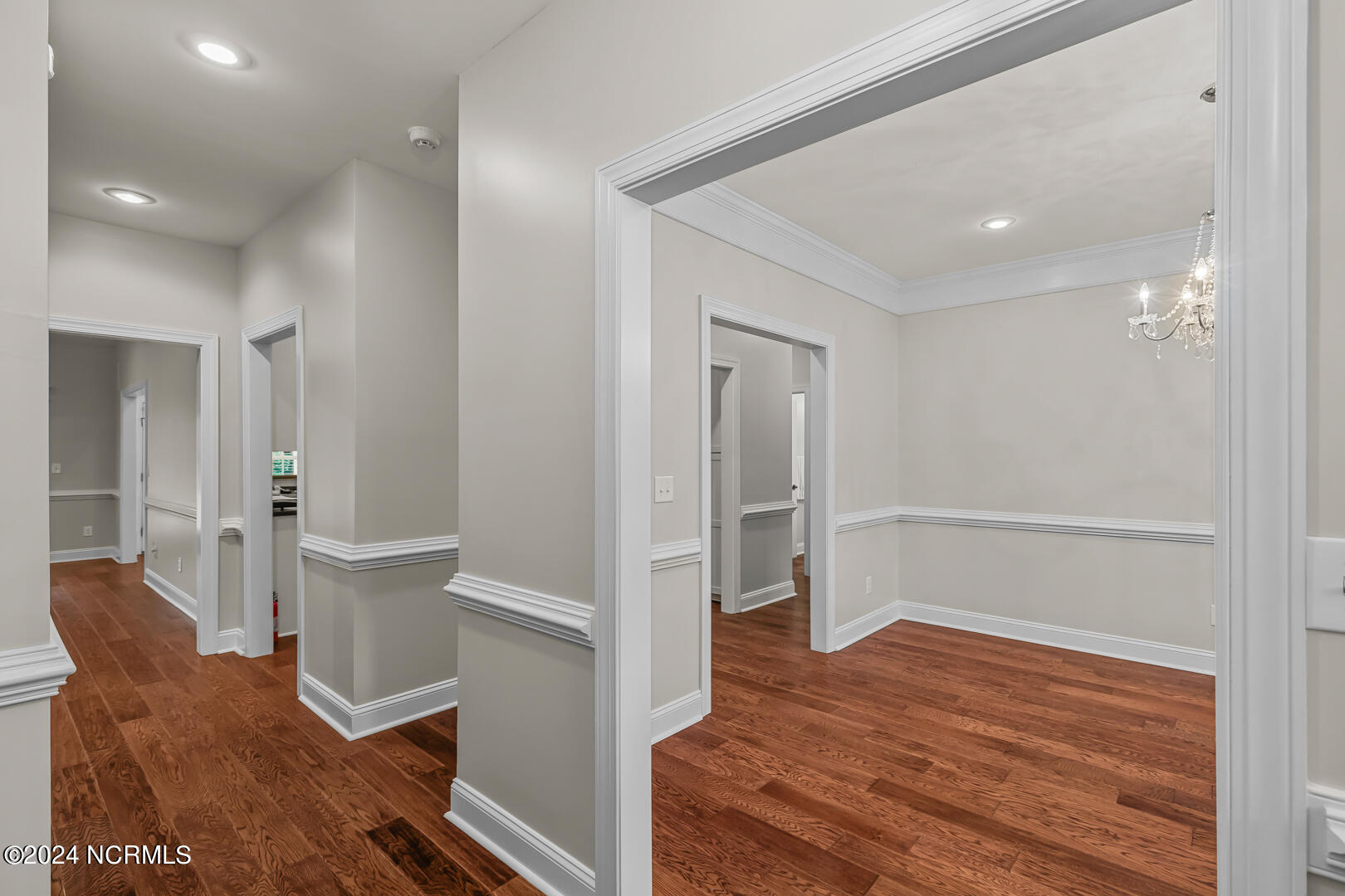 100543742 | Photo 11