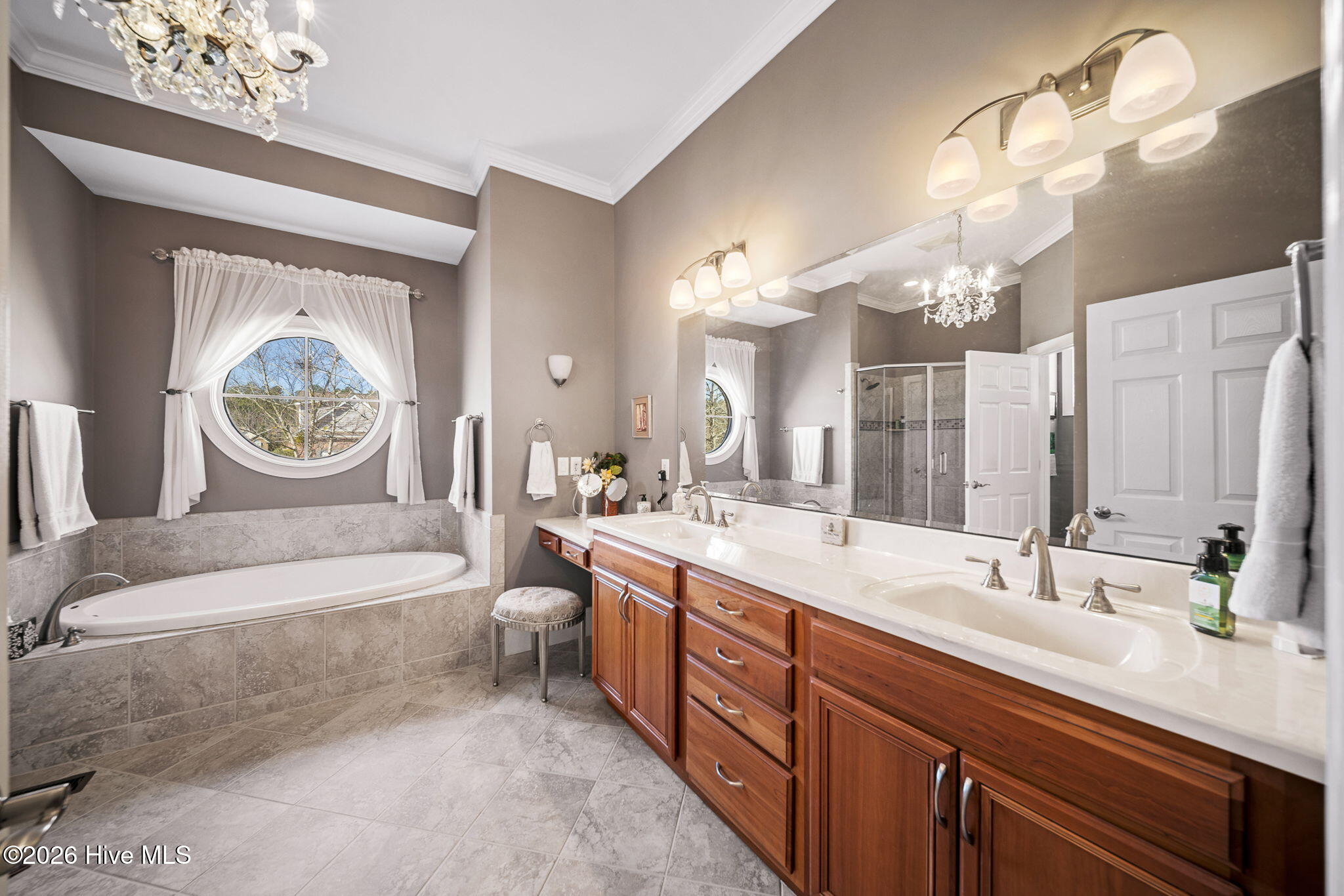 100560787 | Photo 30