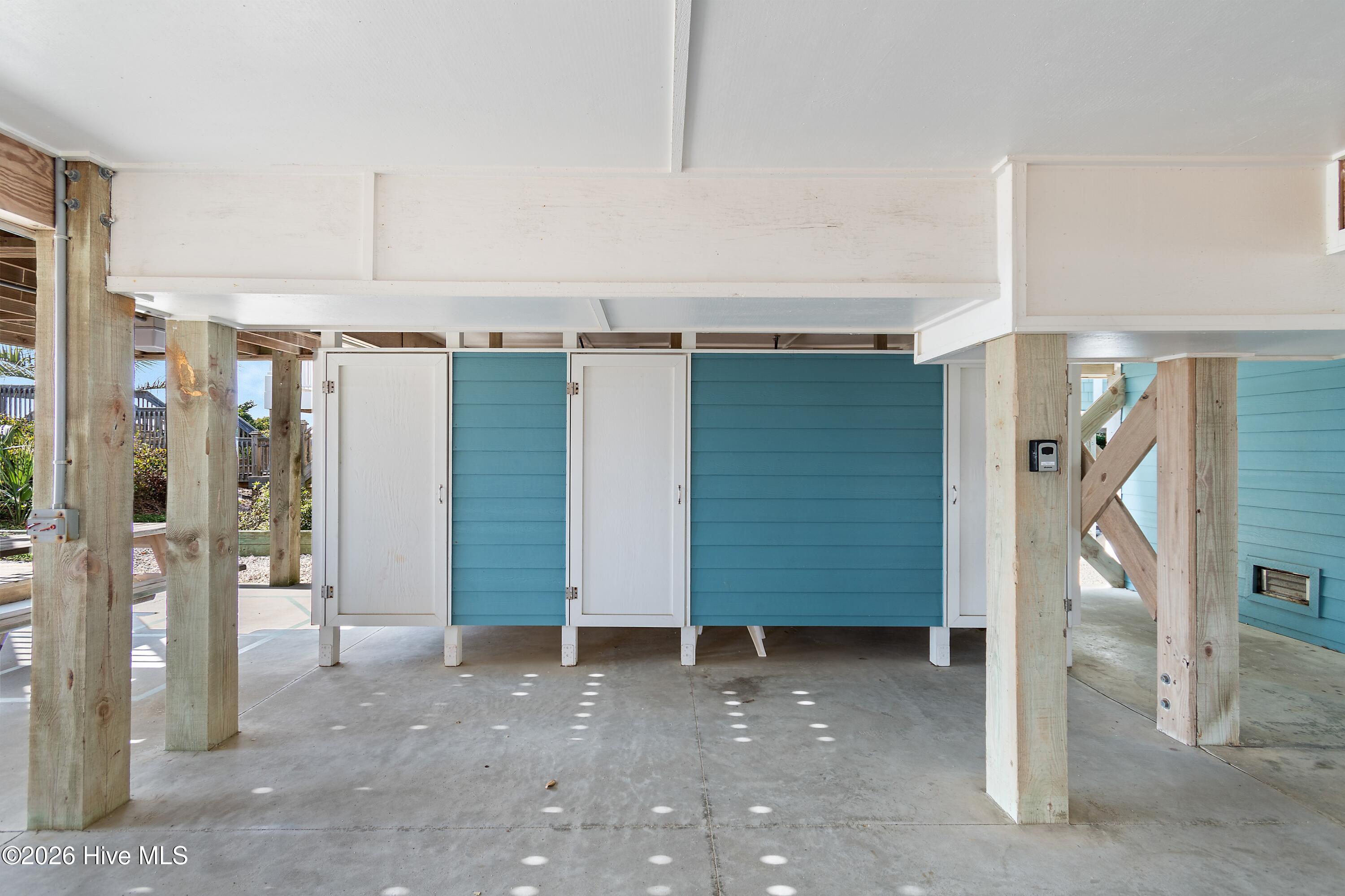 100548422 | Photo 68