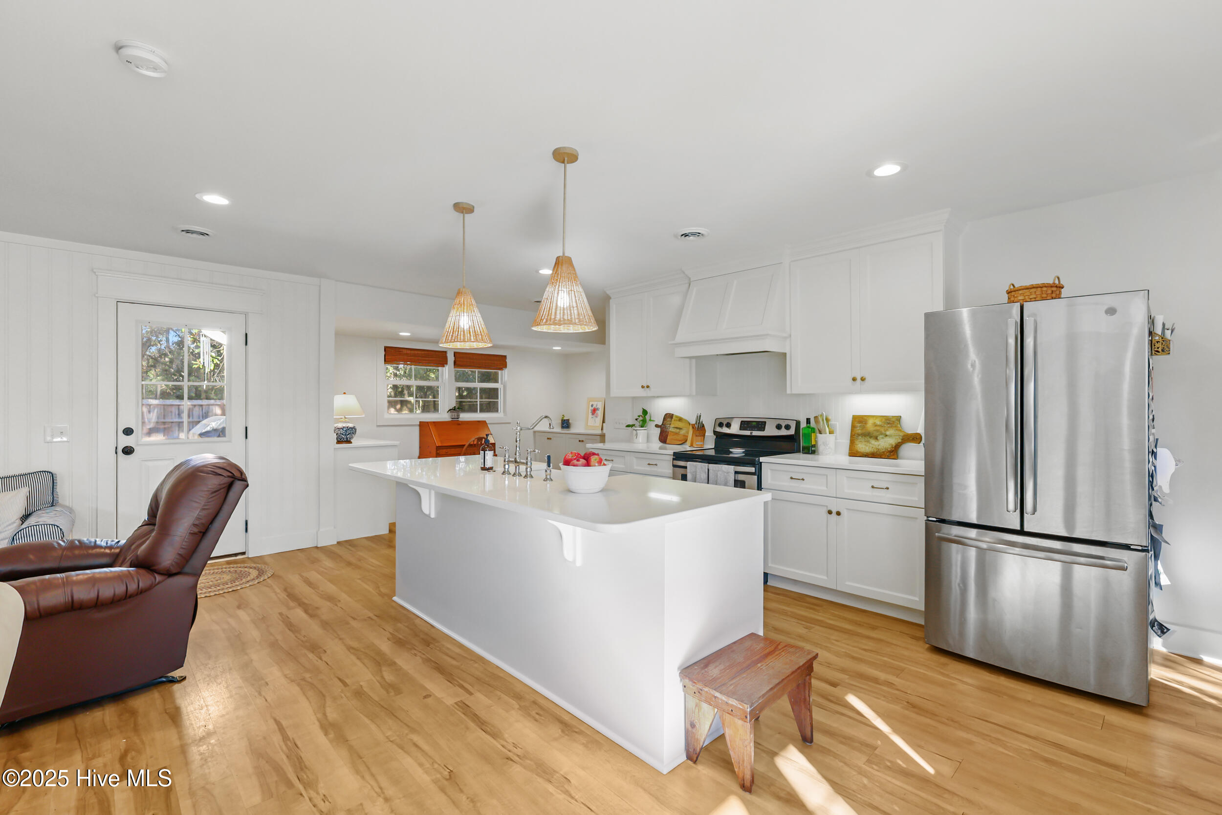 100545776 | Photo 12