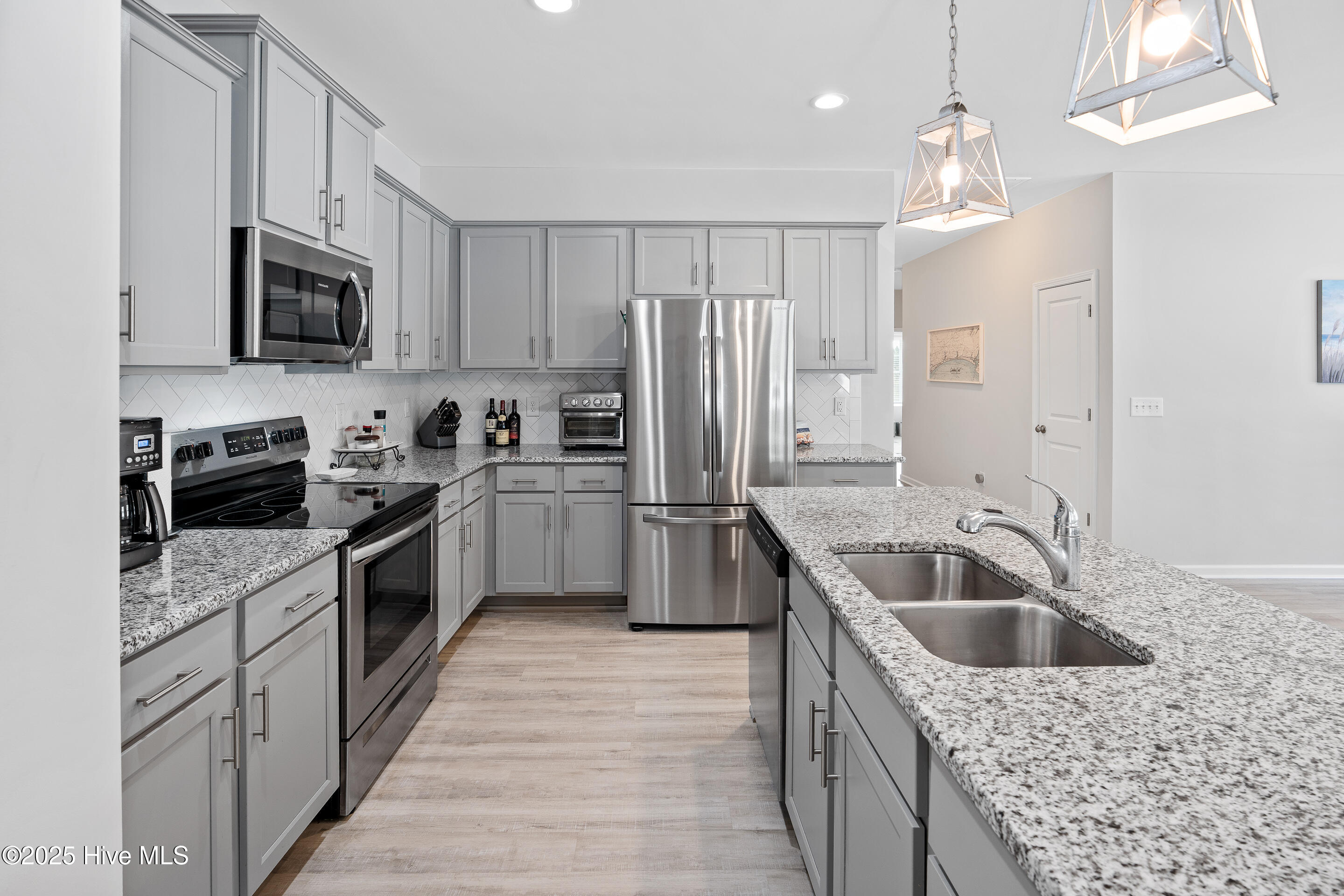 100535535 | Photo 19