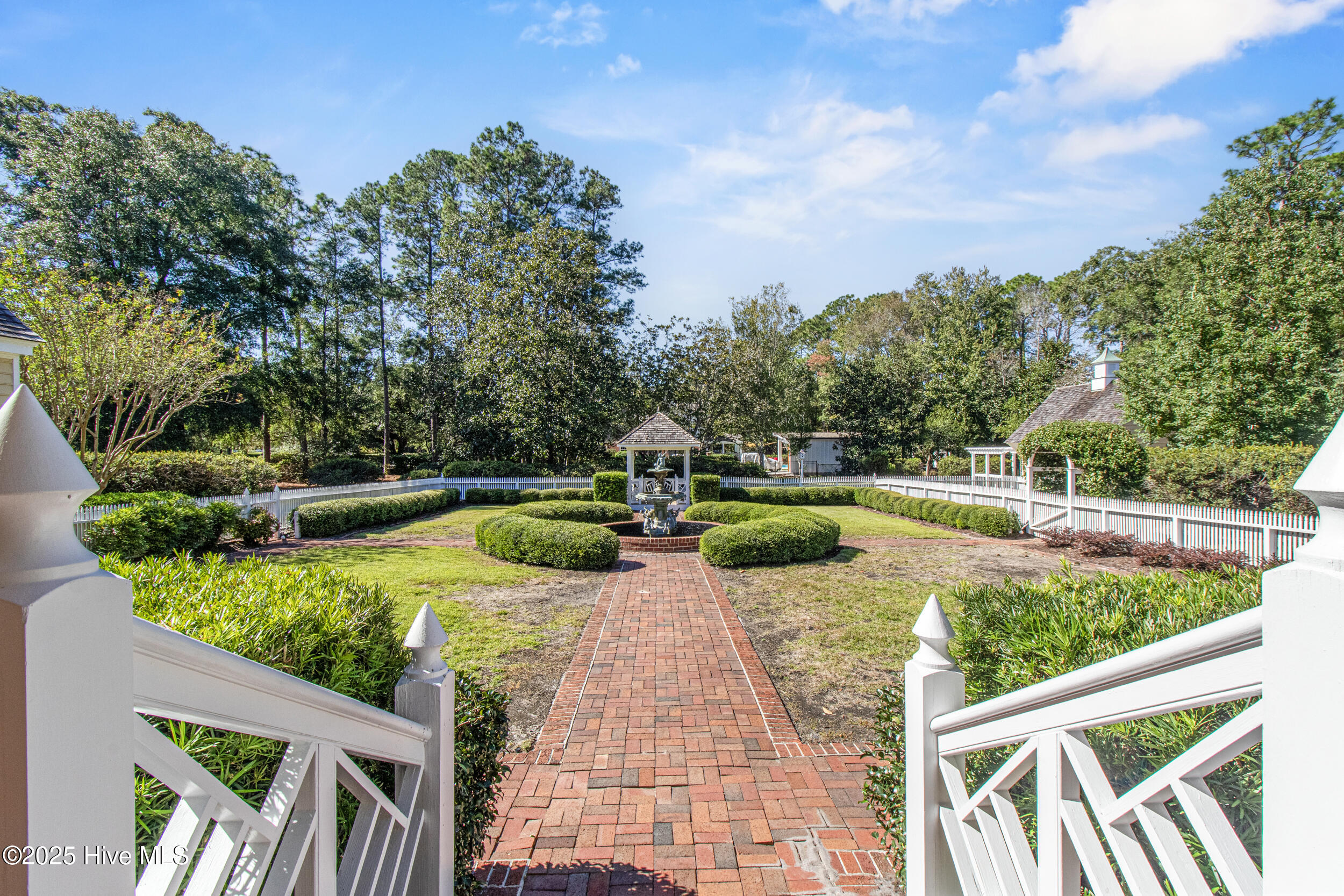 100537664 | Photo 72