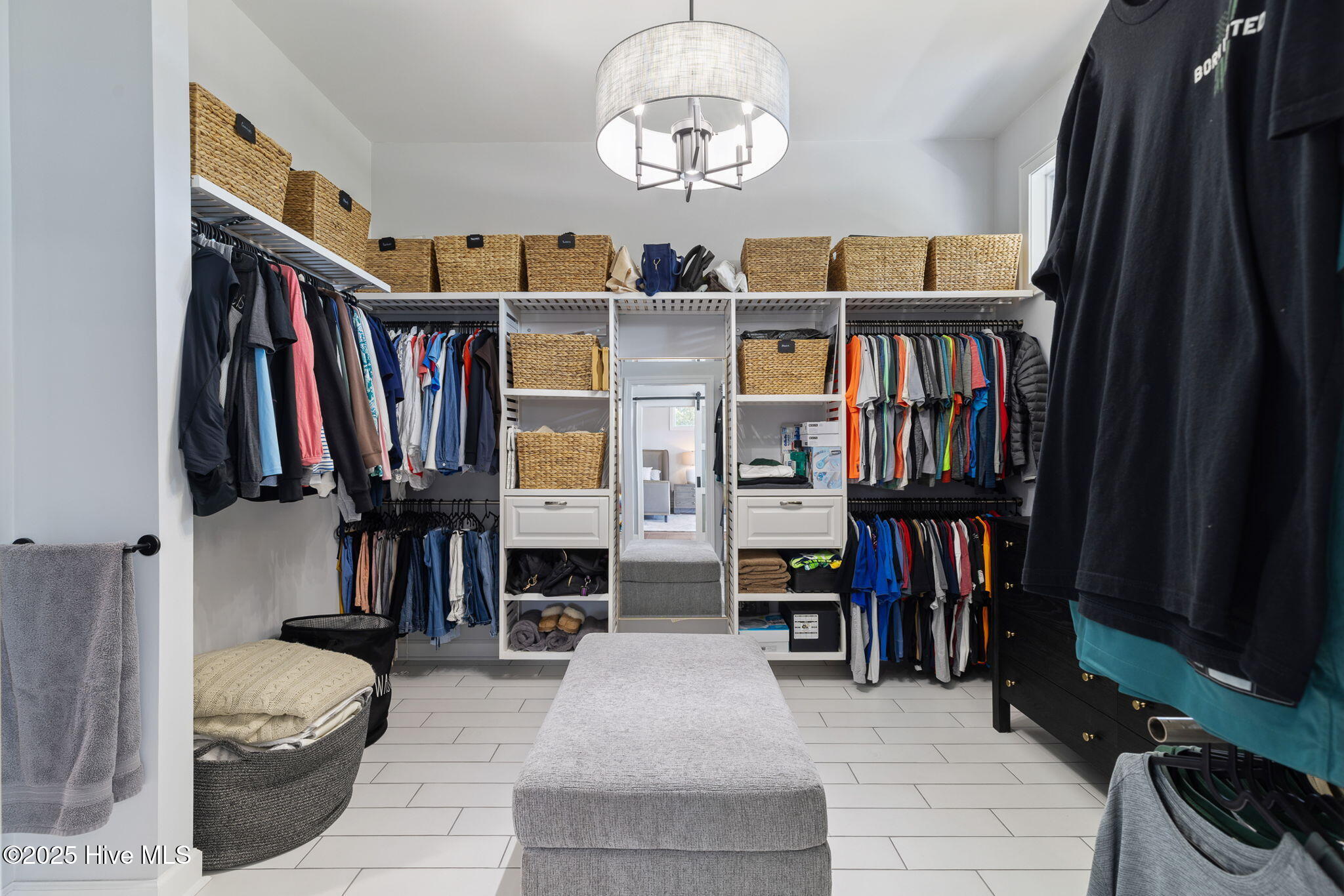 100548263 | Photo 44