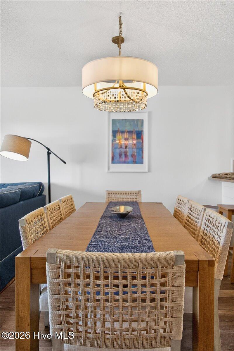 100549270 | Photo 15