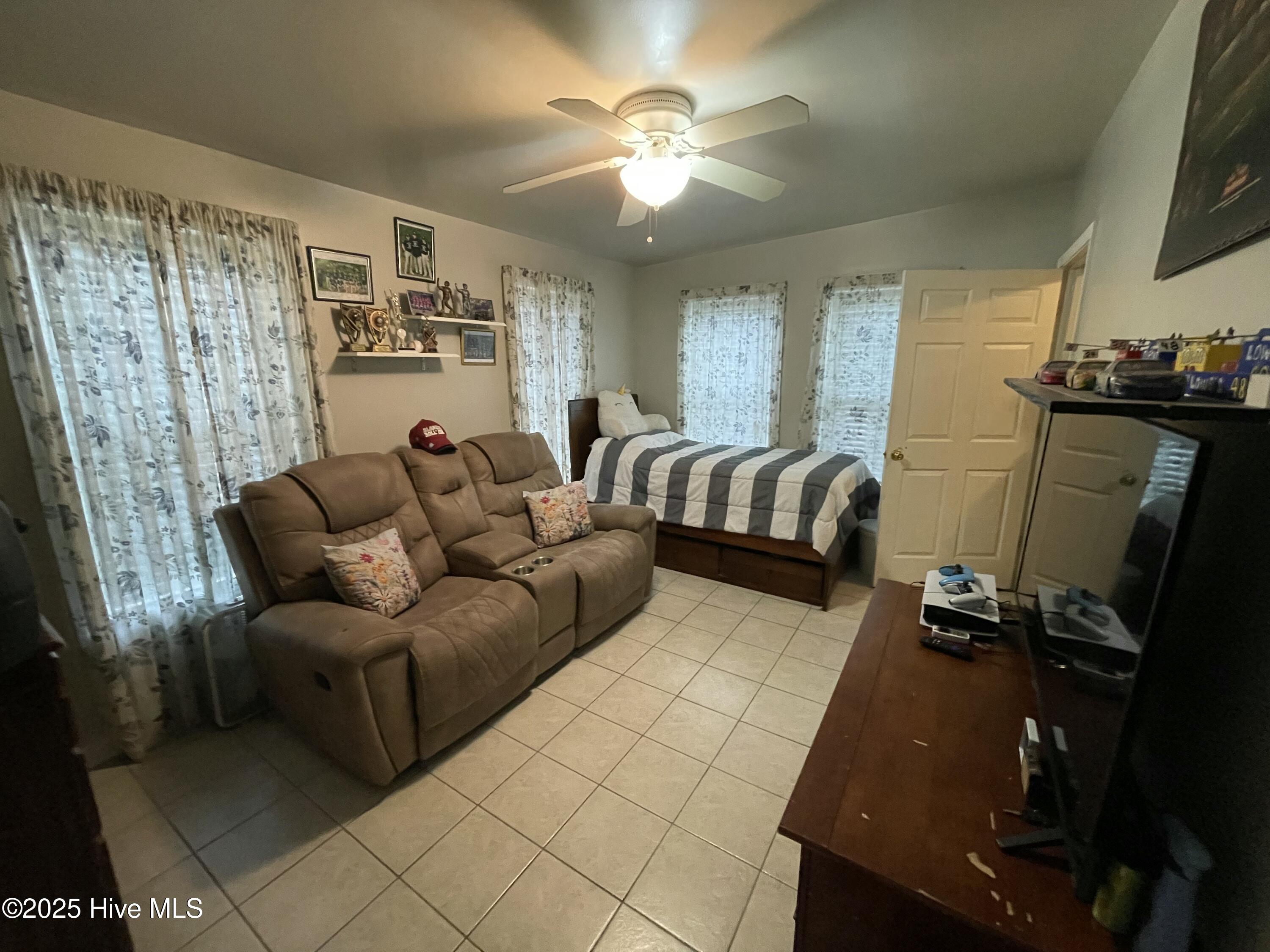 100534304 | Photo 15