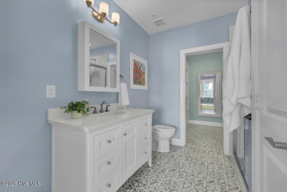 100570367 | Photo 16