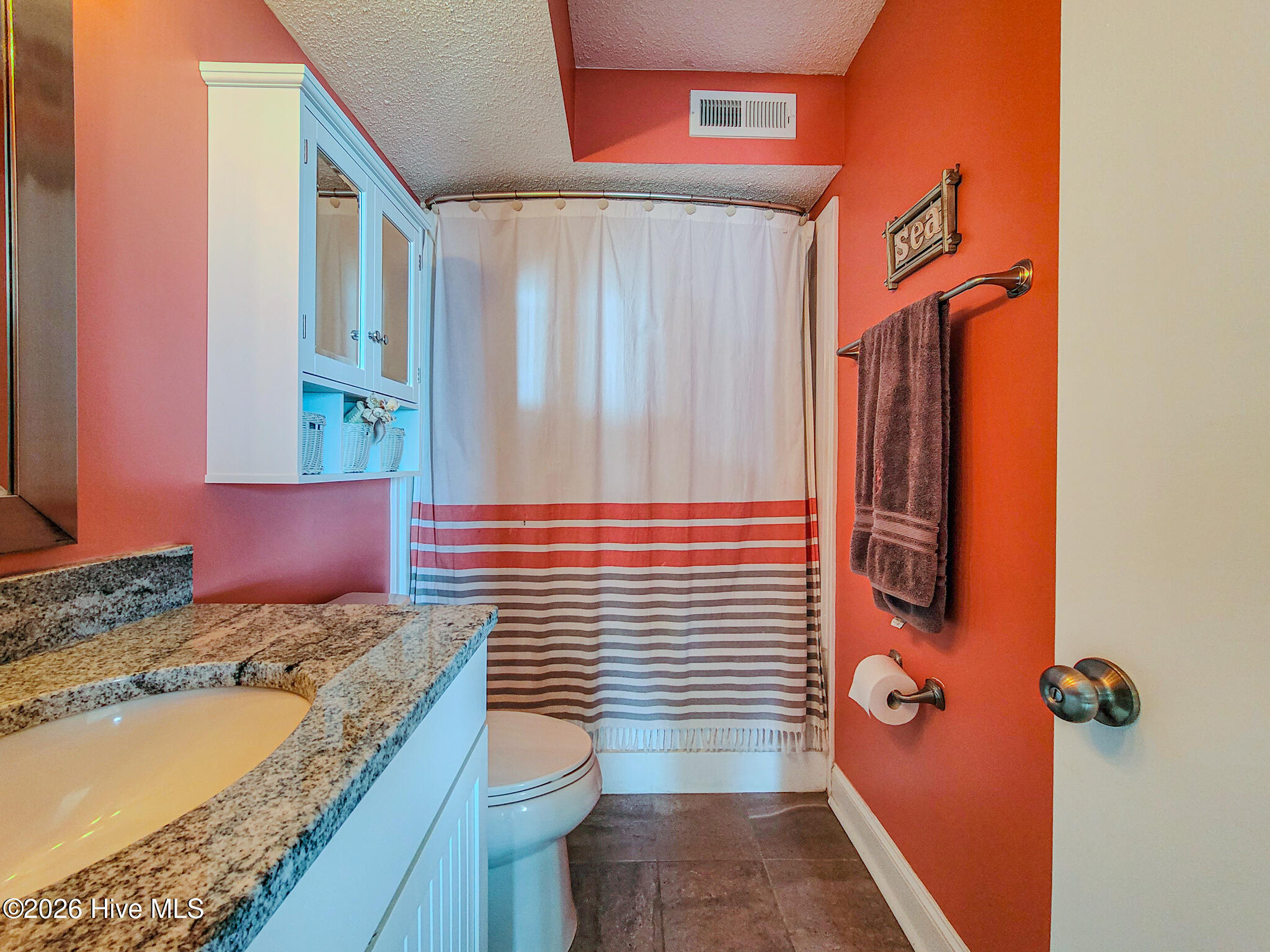 100559074 | Photo 24