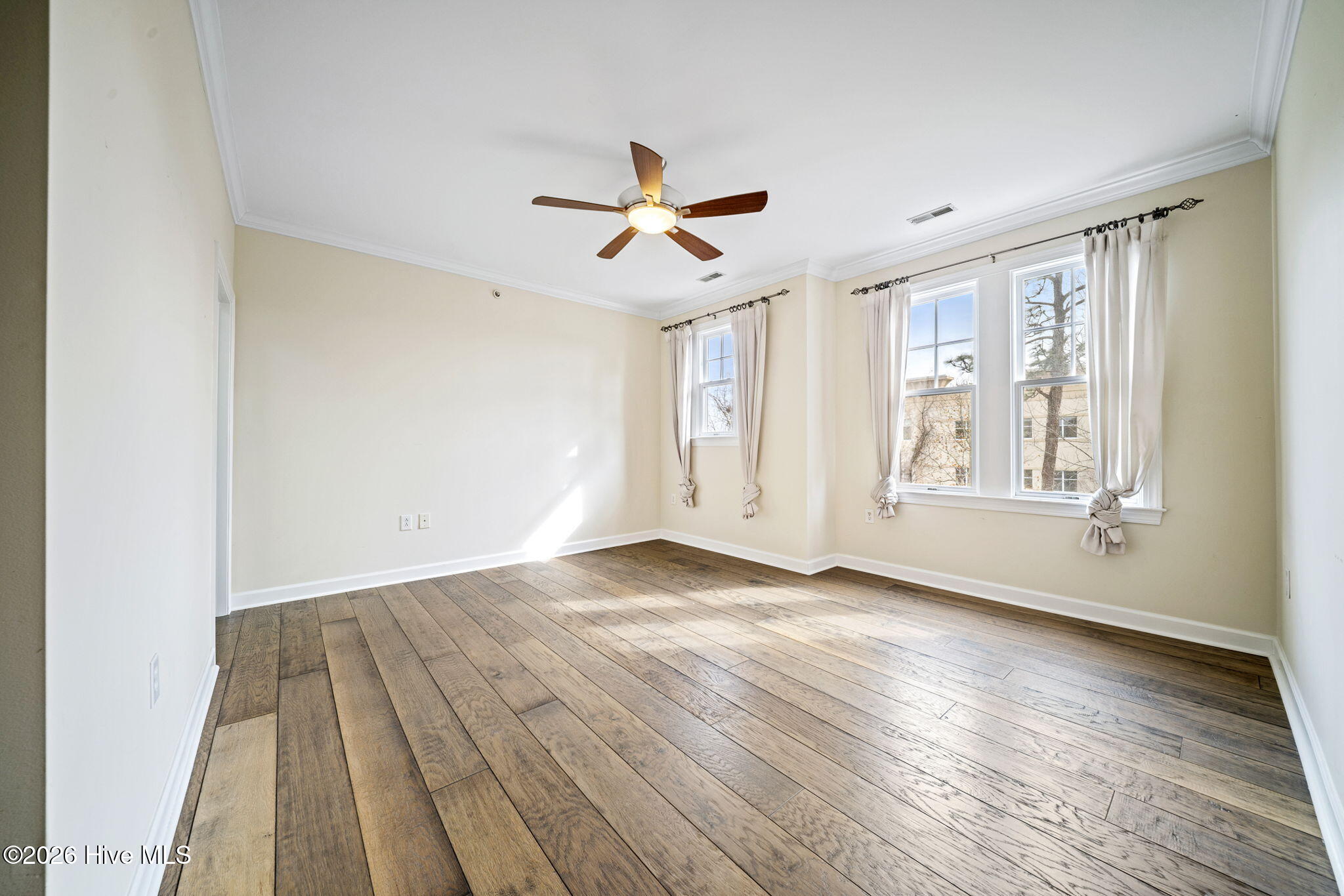 100557806 | Photo 24