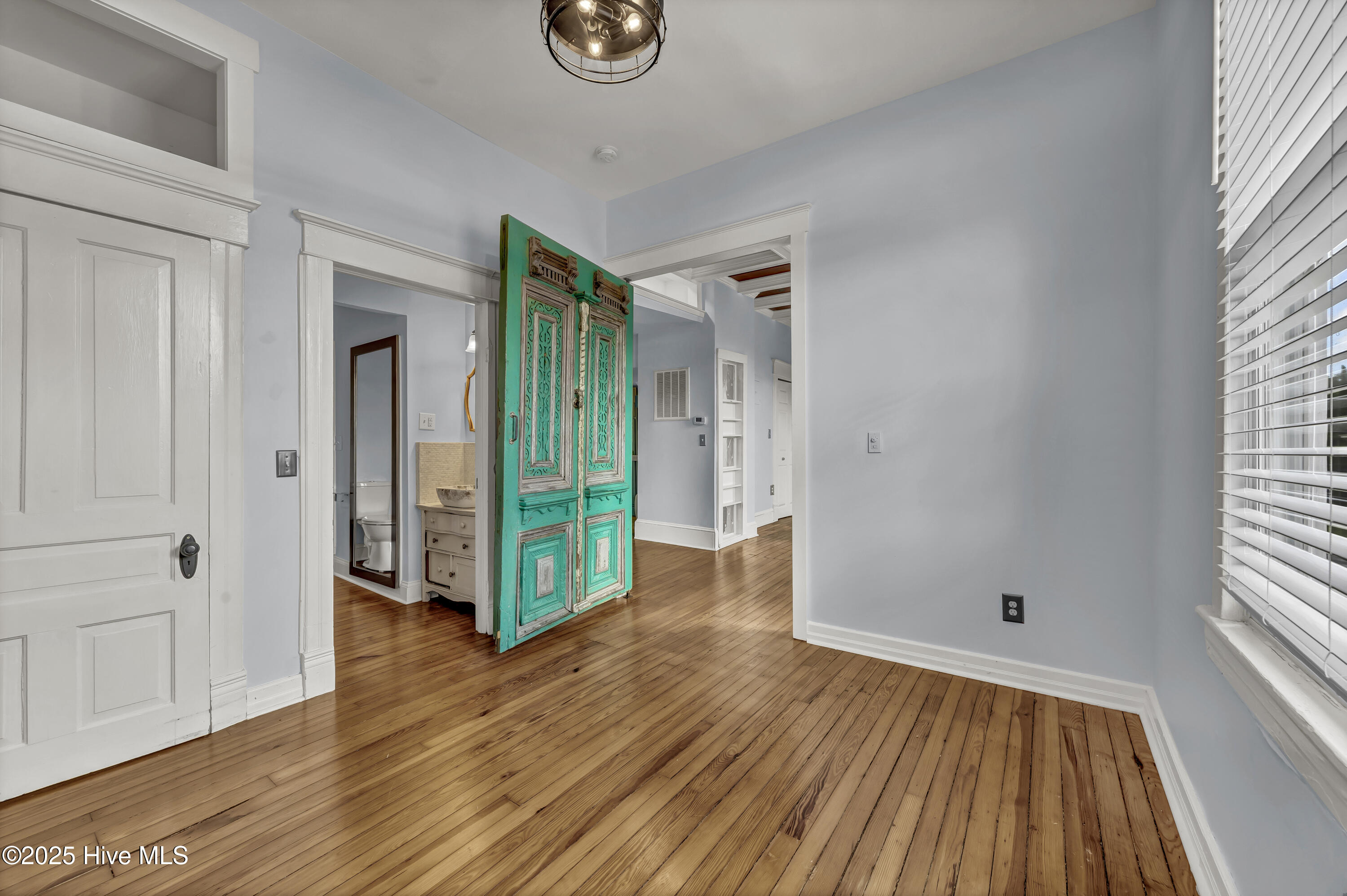 100557757 | Photo 13