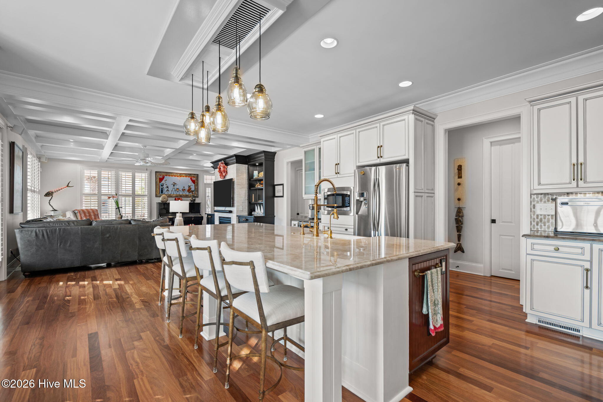 100551618 | Photo 12