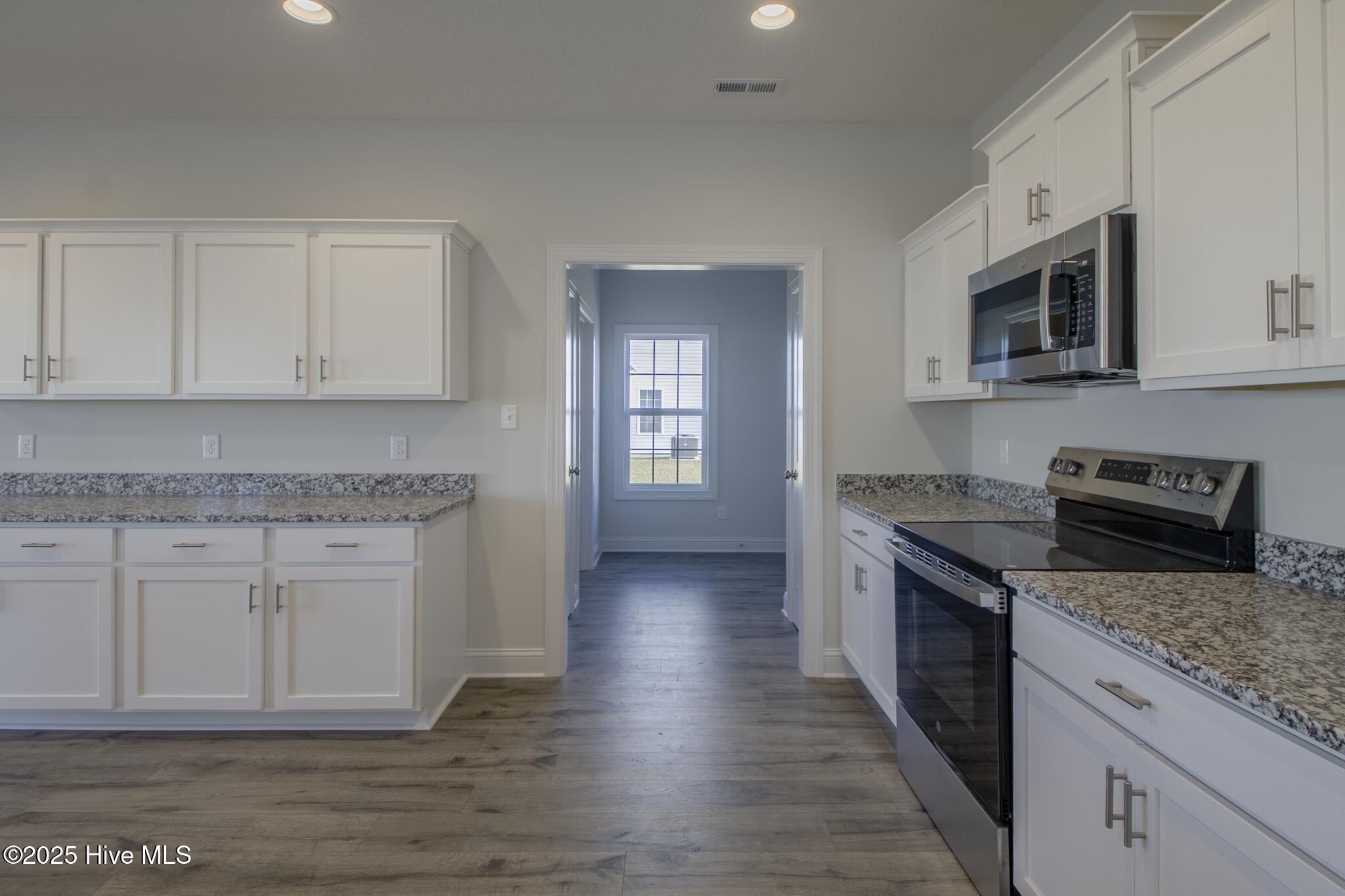 100488921 | Photo 13