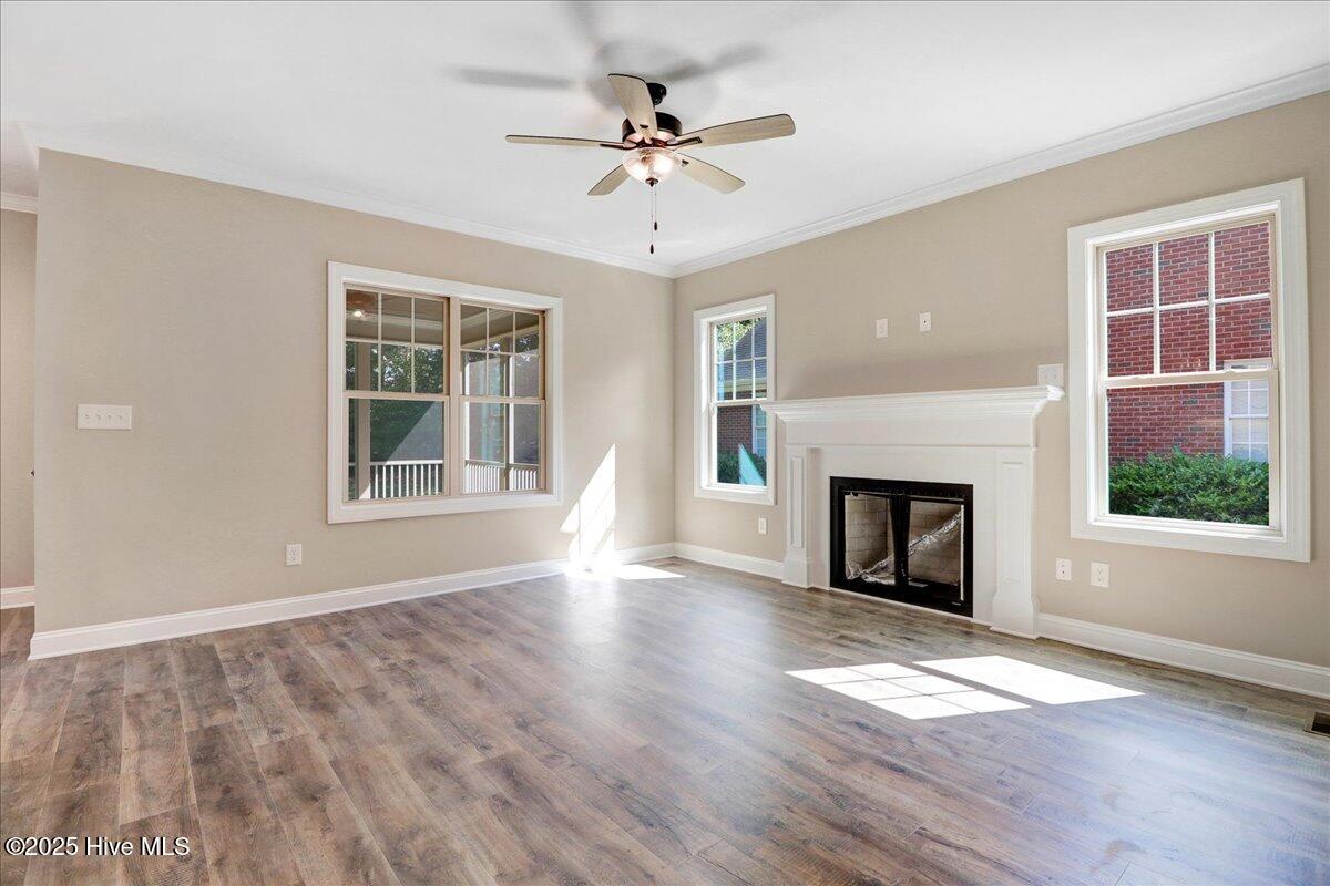 12-27 Wisteria Dr-12