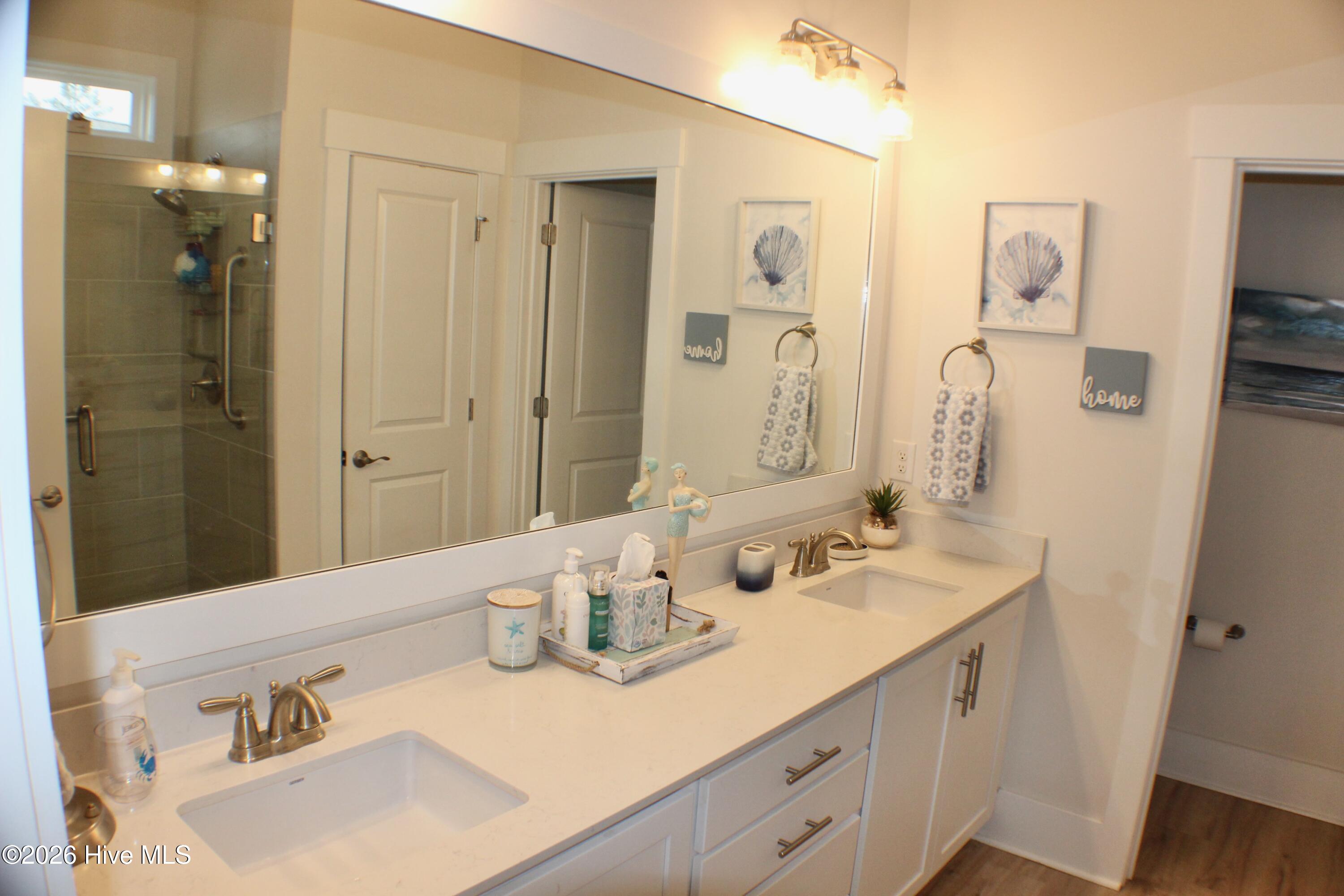 100557593 | Photo 17