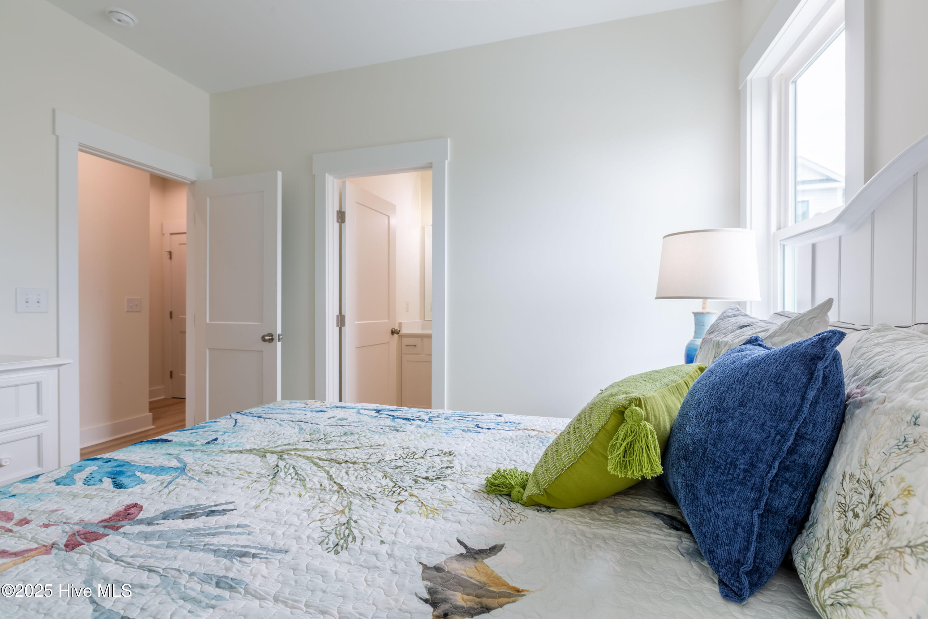 100553221 | Photo 36