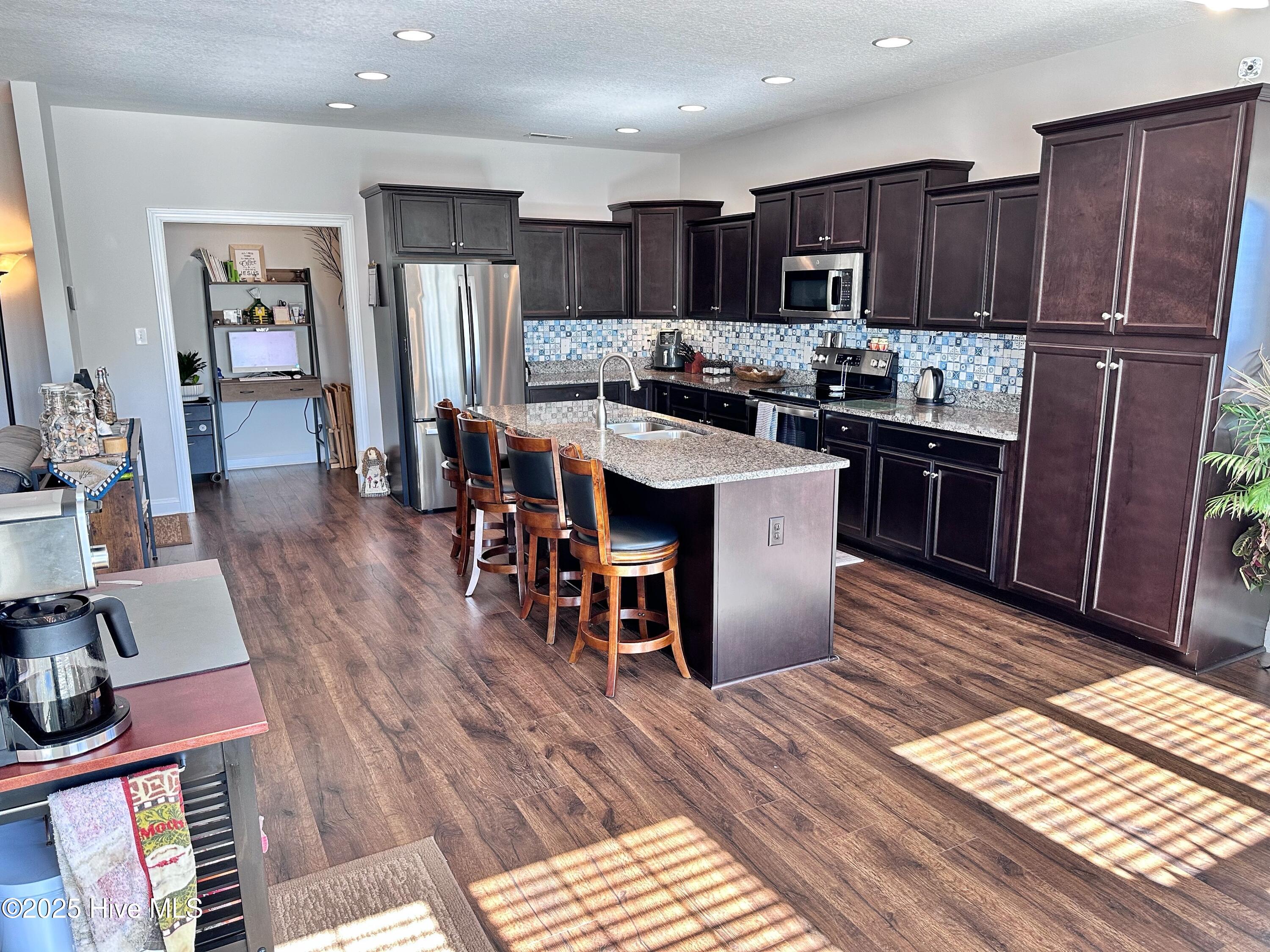 100540901 | Photo 34