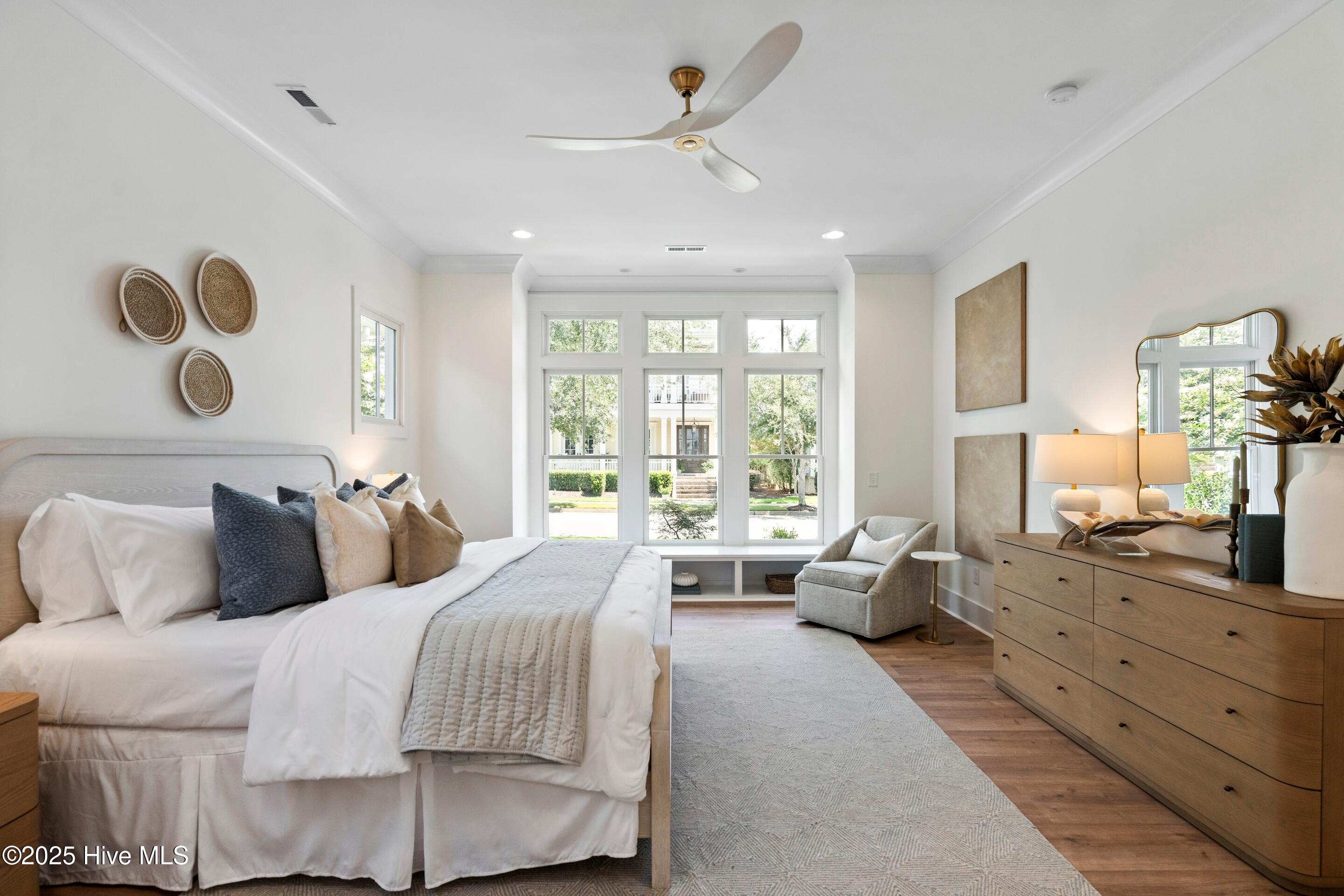 100542273 | Photo 40