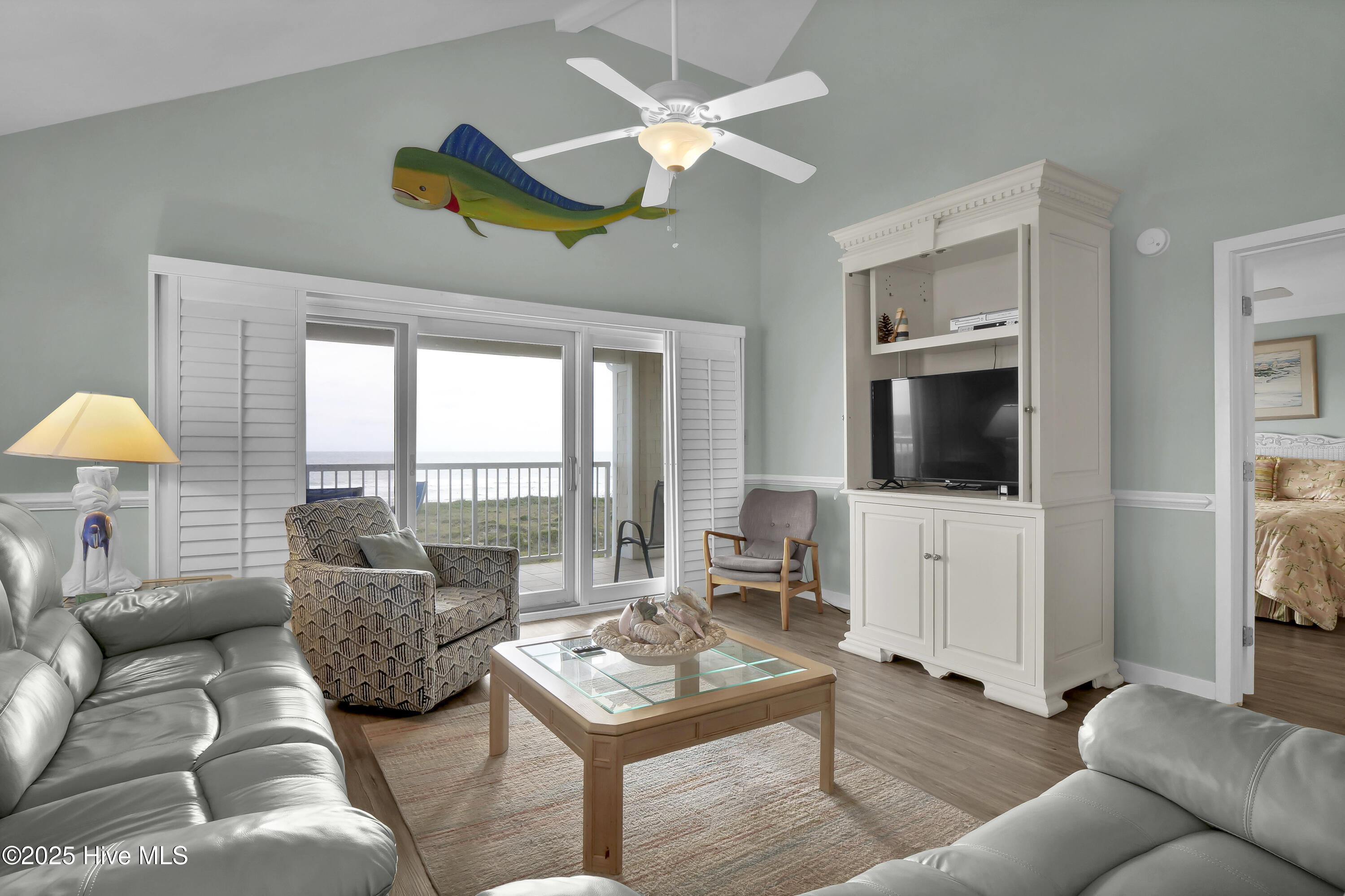 100535604 | Photo 12