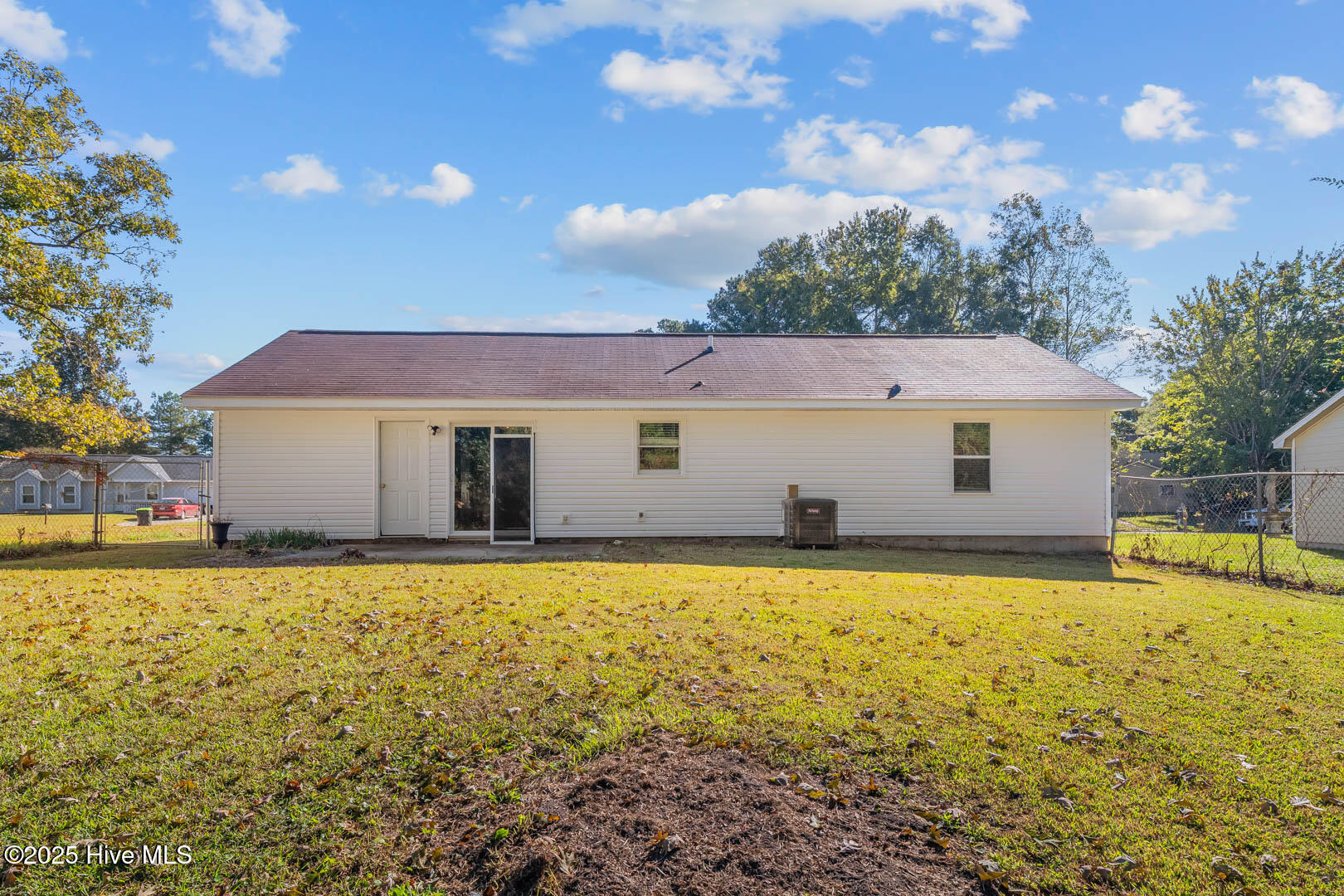 100540593 | Photo 33