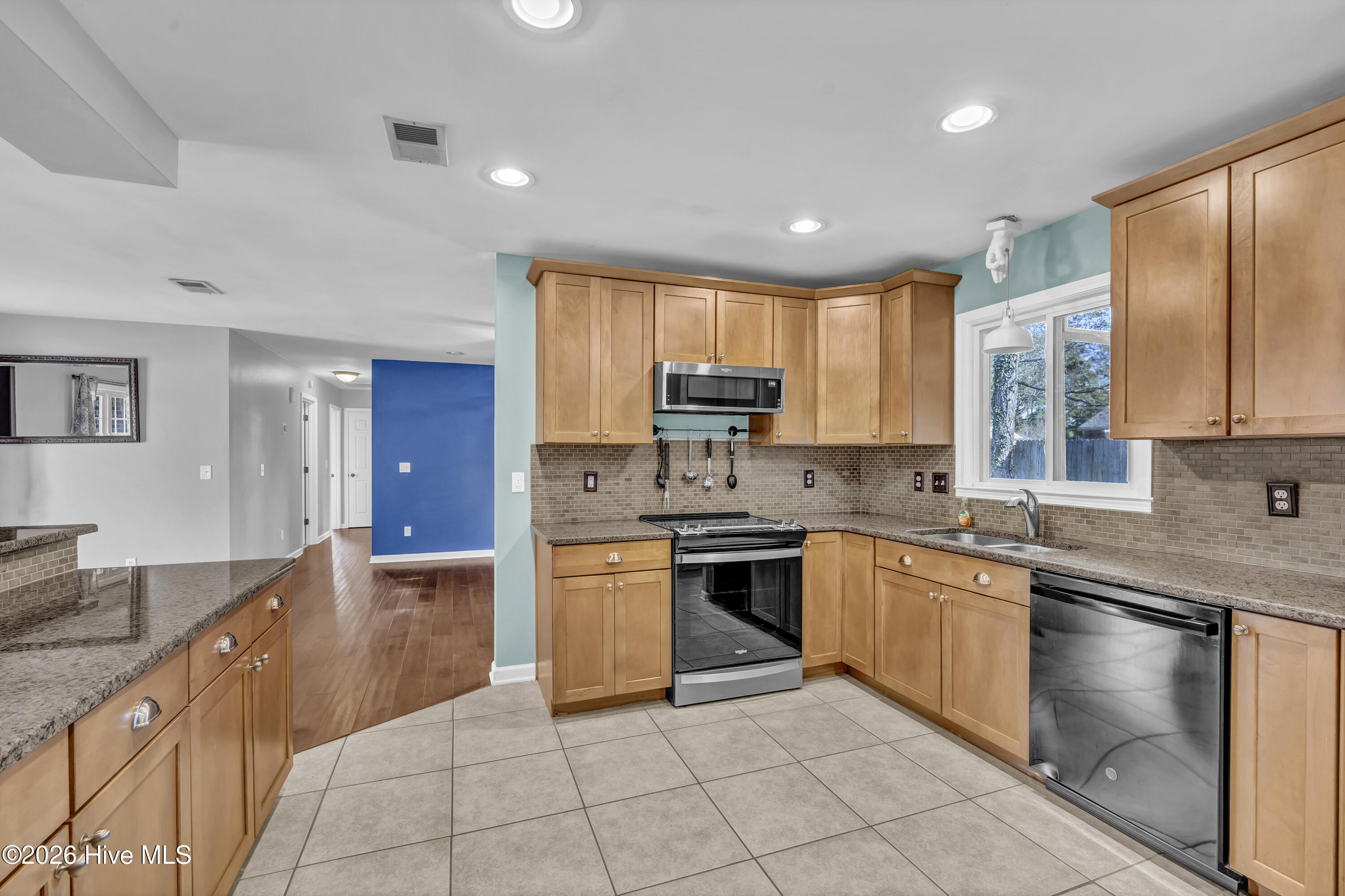 100549166 | Photo 10