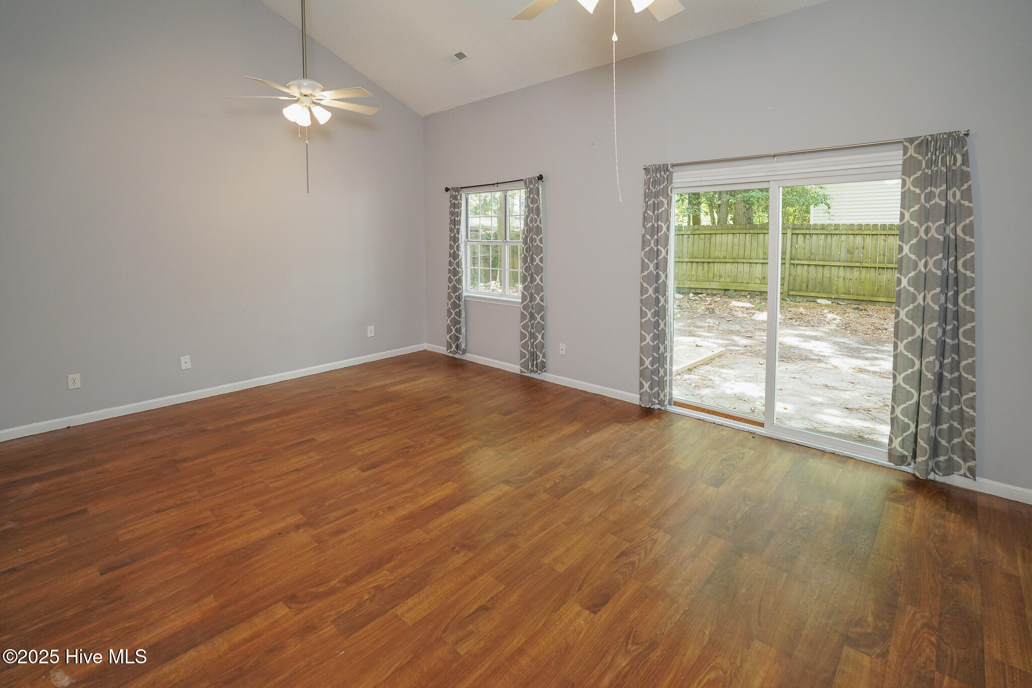 100521141 | Photo 13