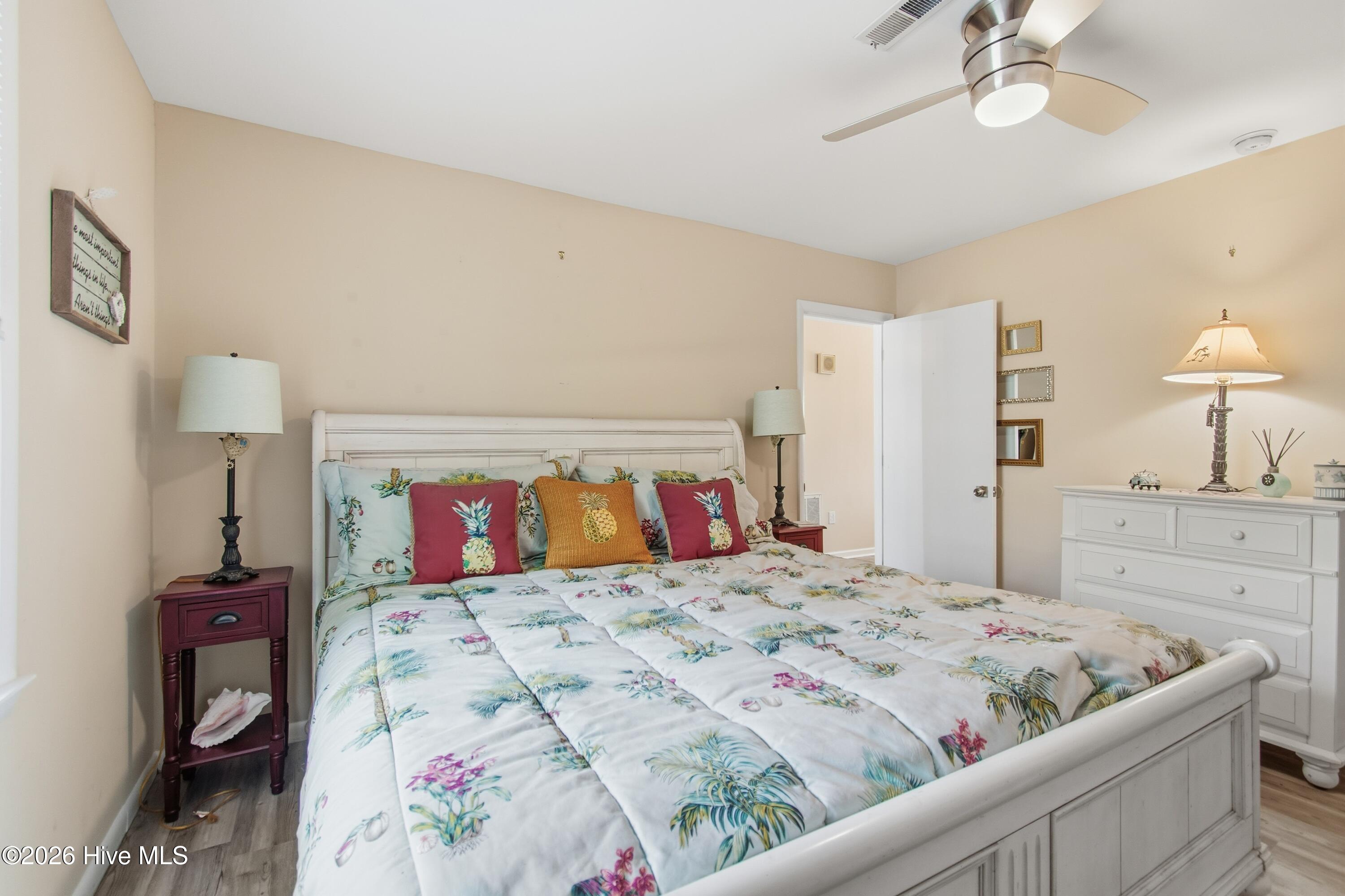 100549205 | Photo 25