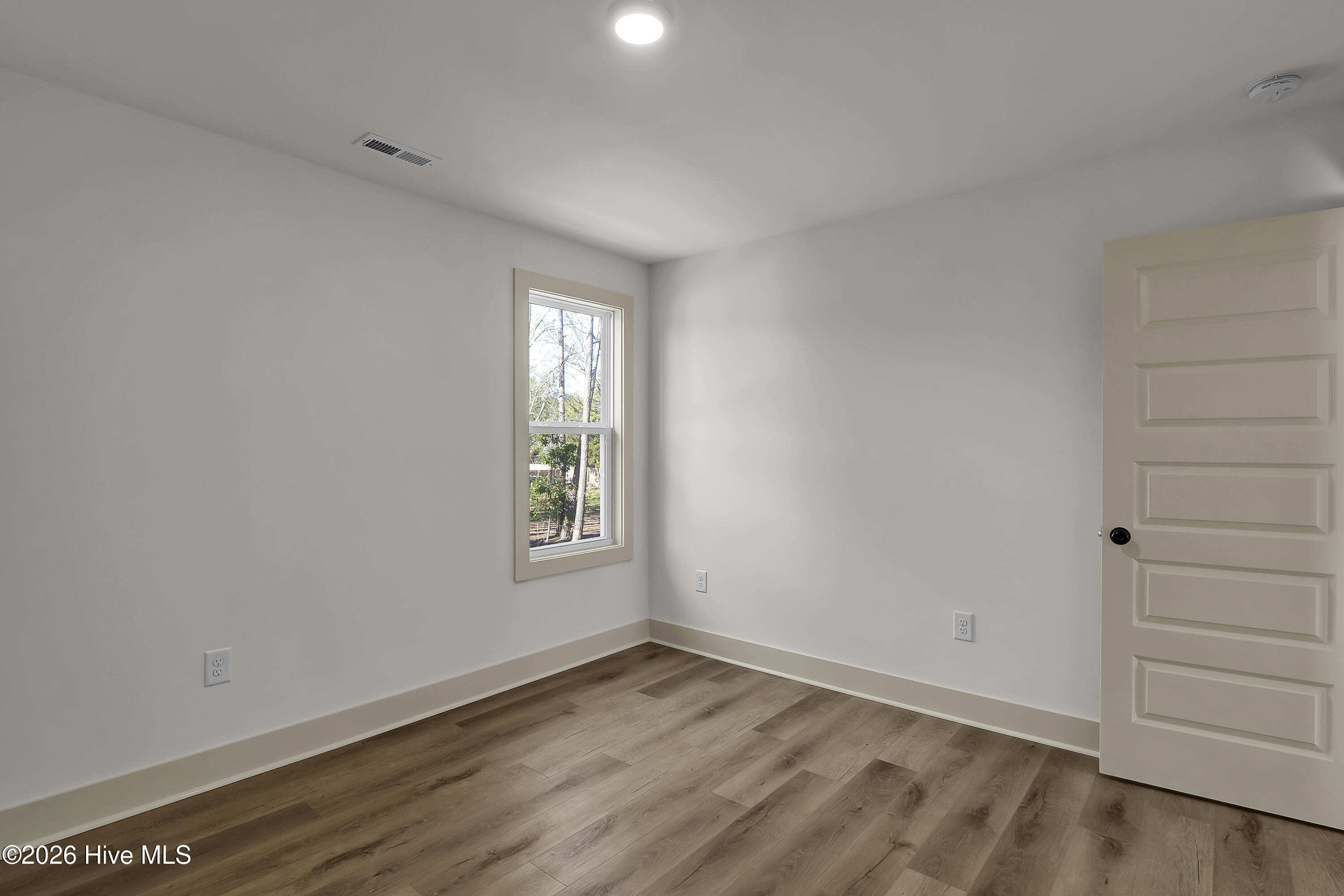 100549345 | Photo 25