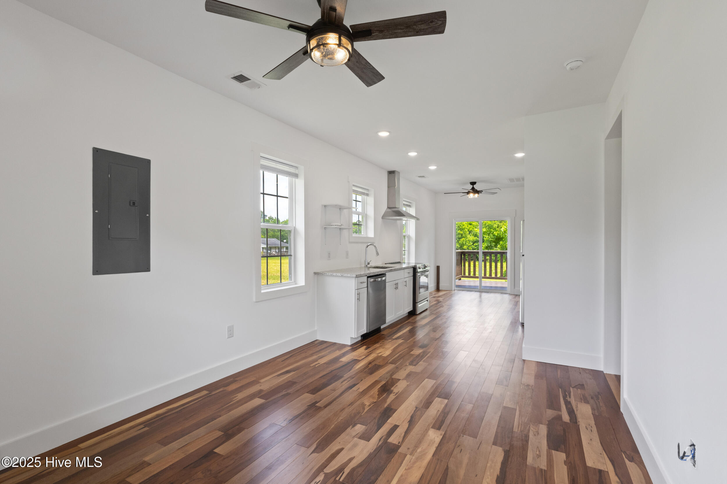 100513761 | Photo 28