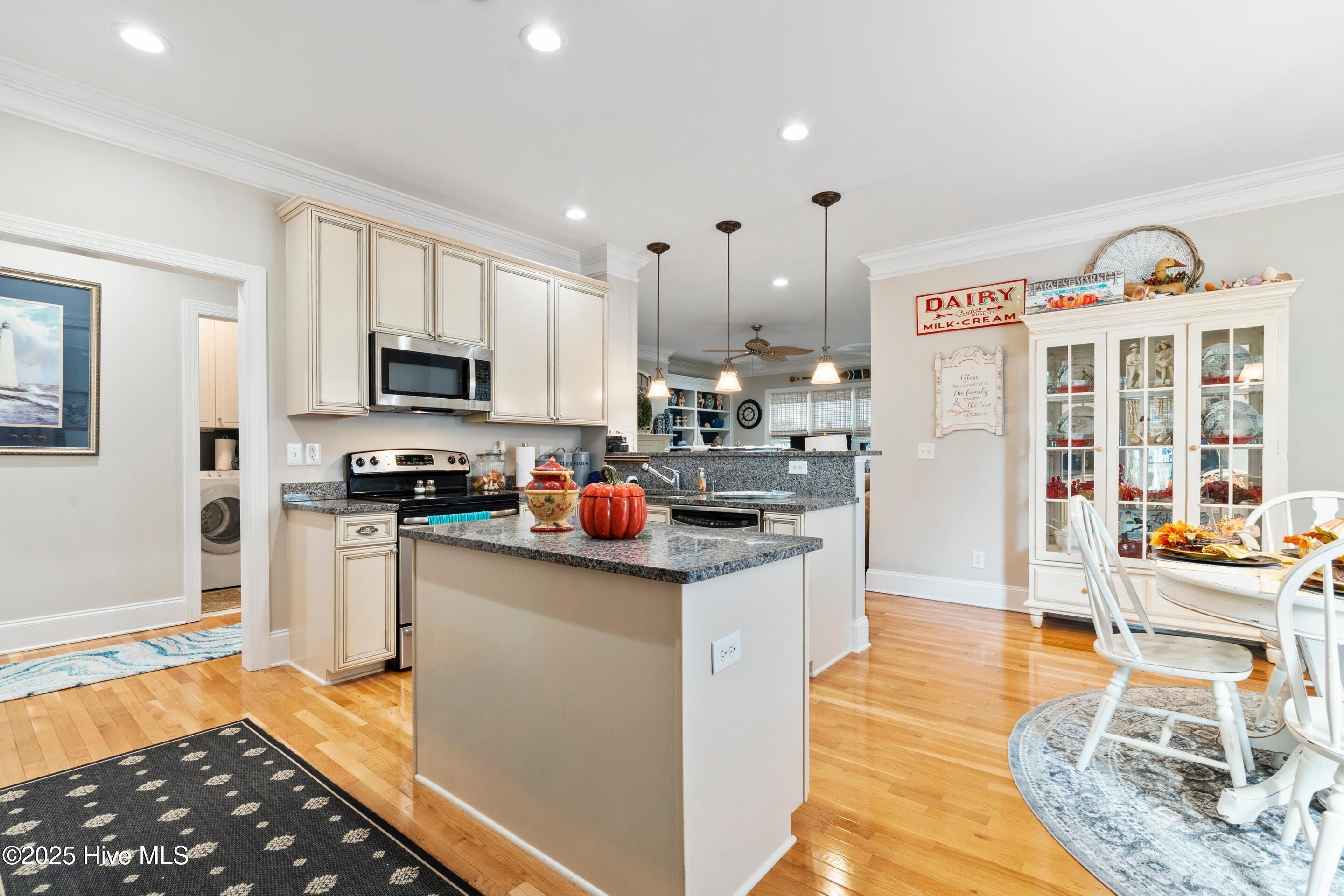 100525982 | Photo 22