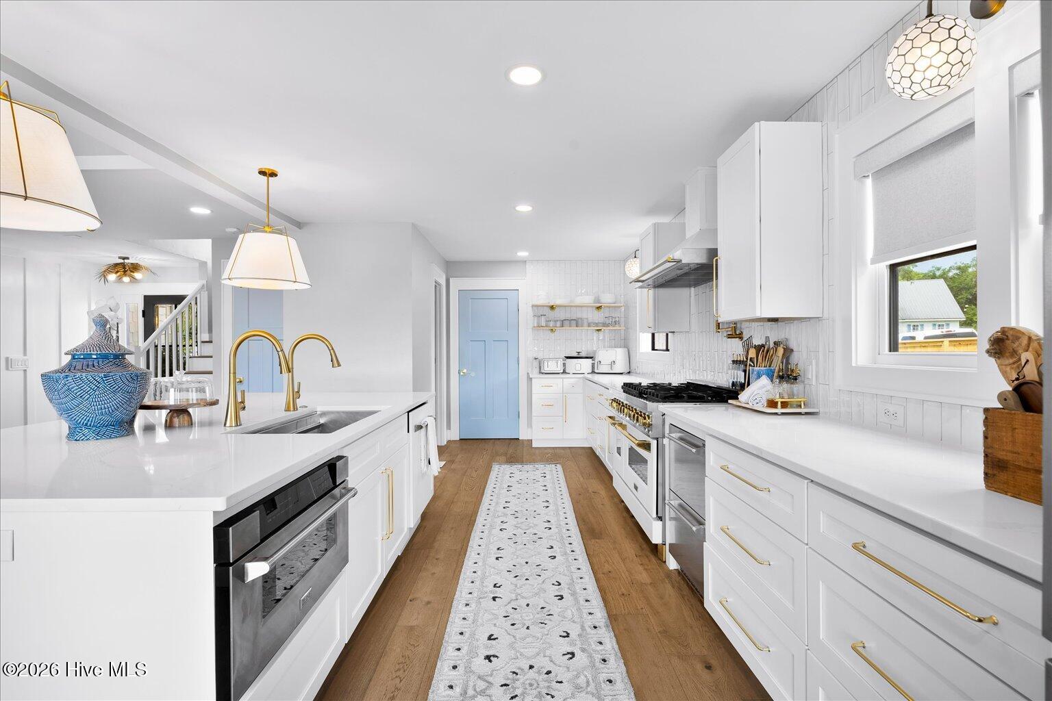 100548243 | Photo 21