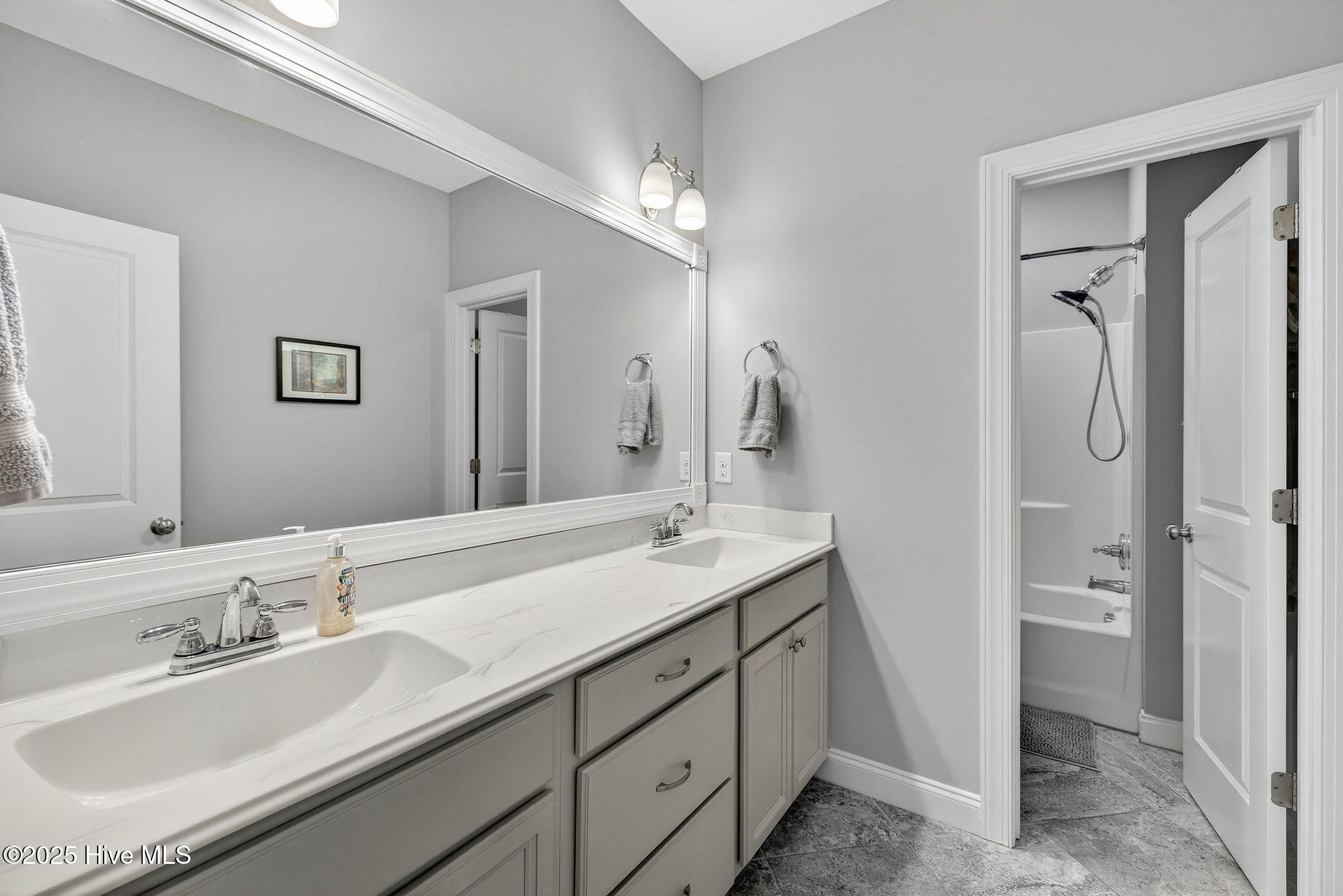 100541825 | Photo 32