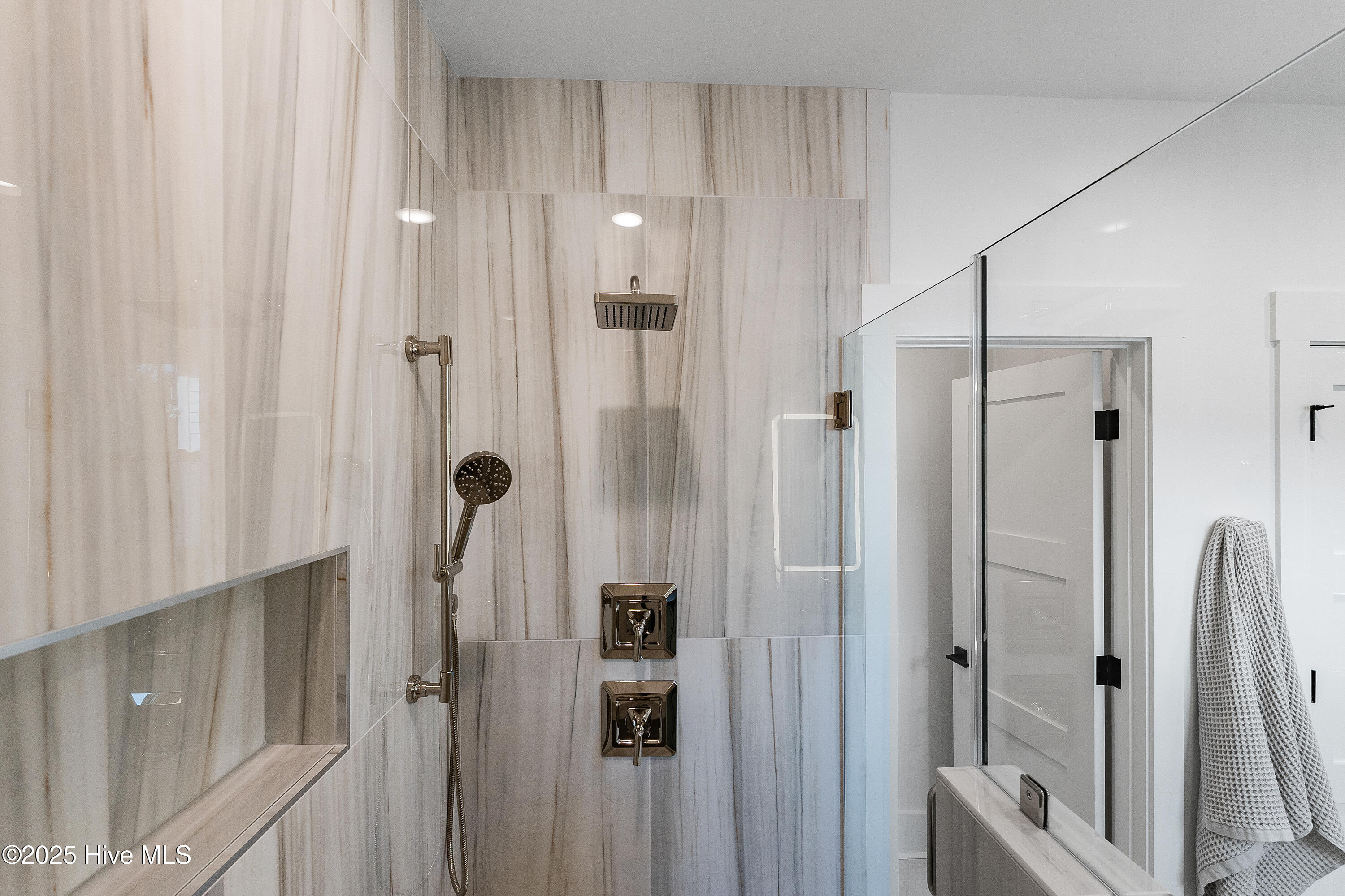 100471123 | Photo 27