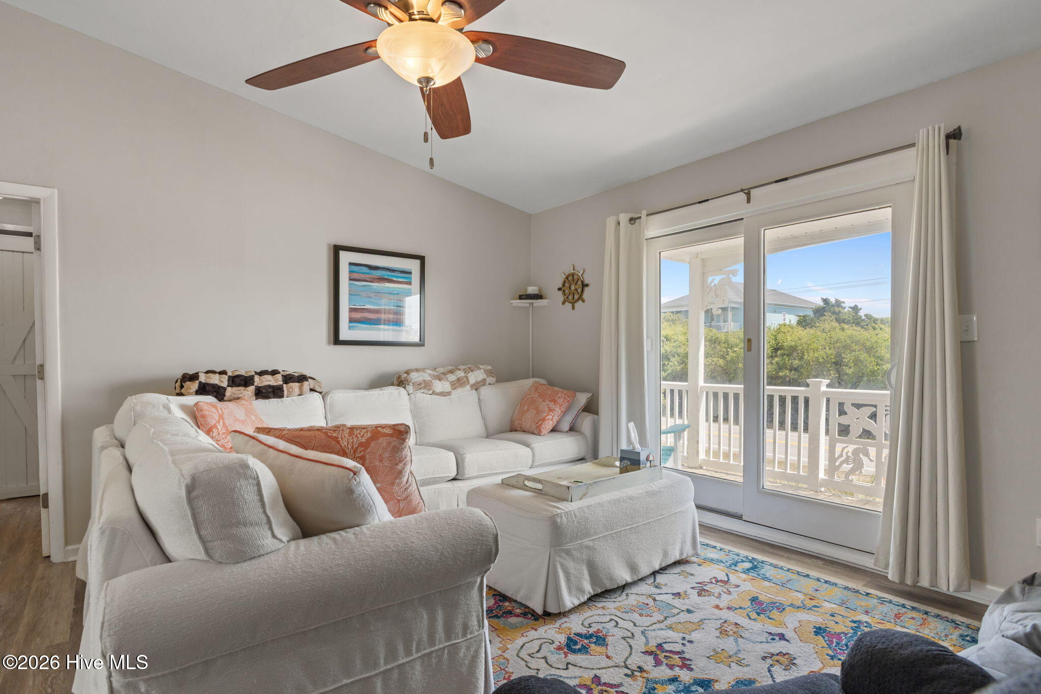 100568142 | Photo 16