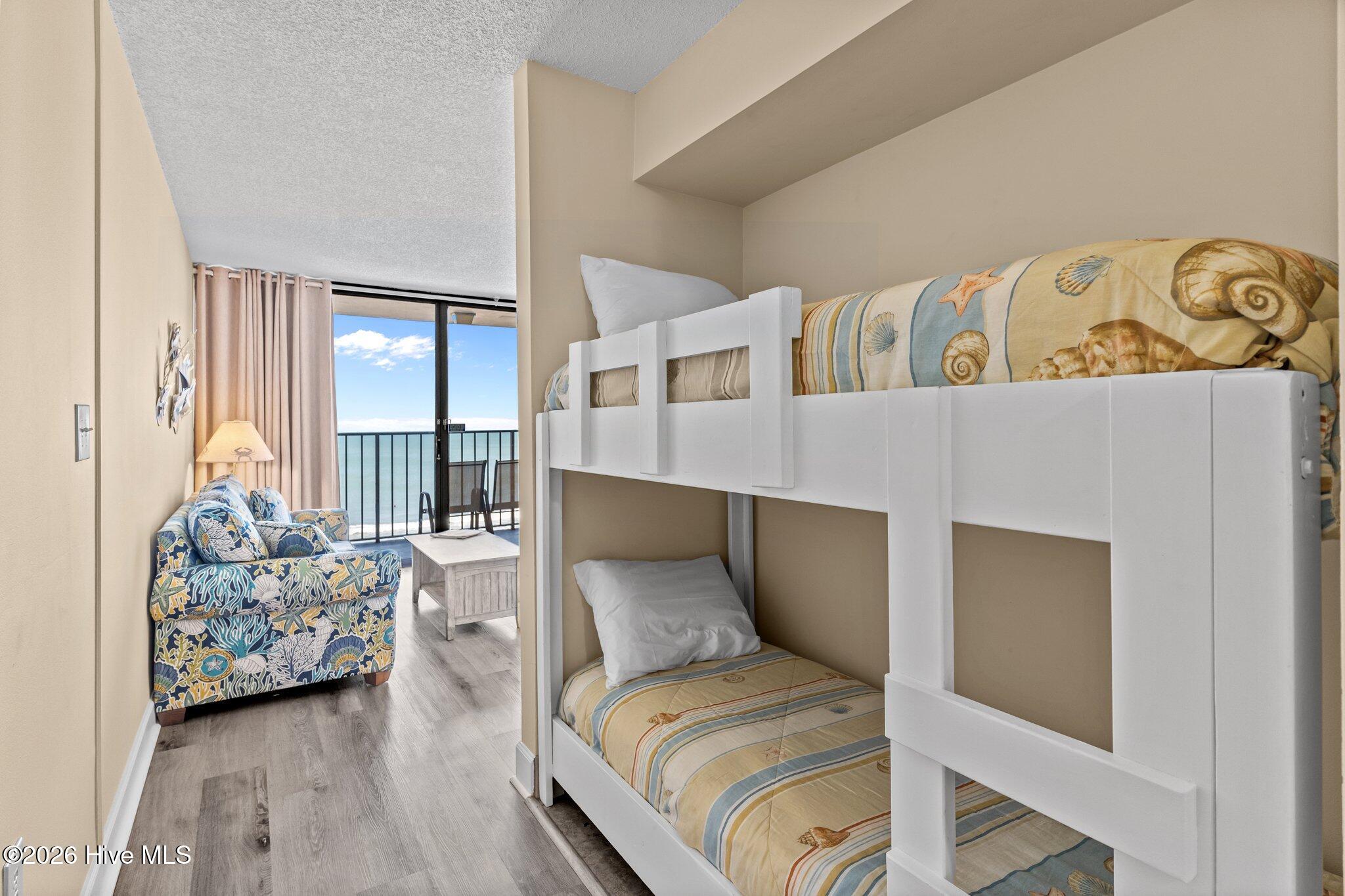 100565649 | Photo 20