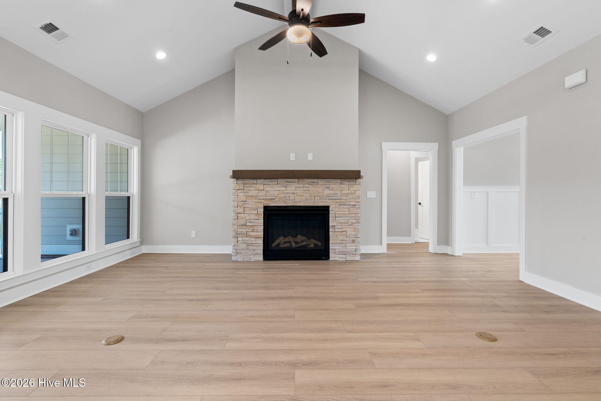 100537581 | Photo 61