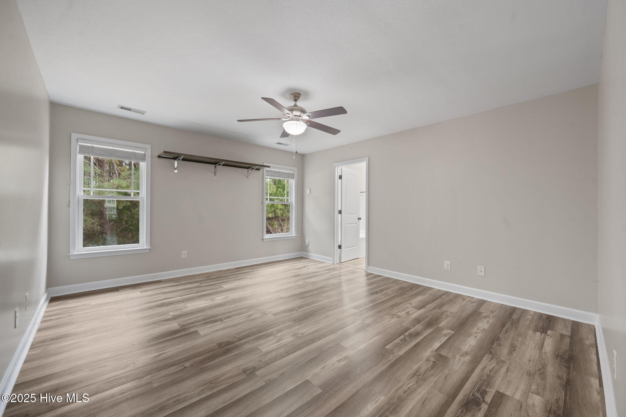 100546672 | Photo 23