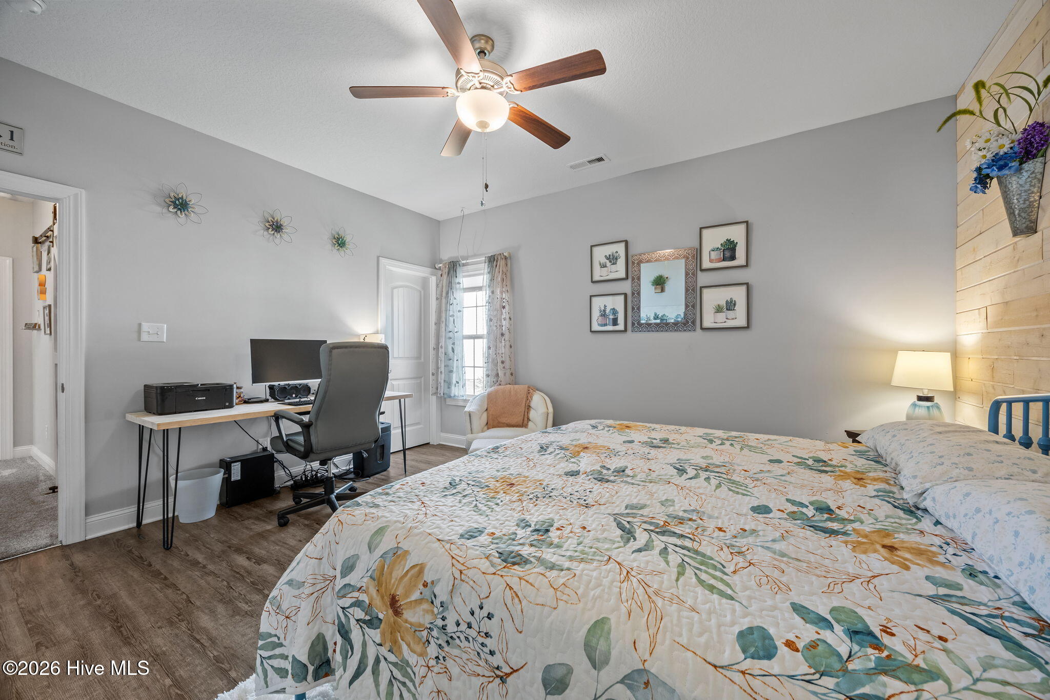 100563665 | Photo 33