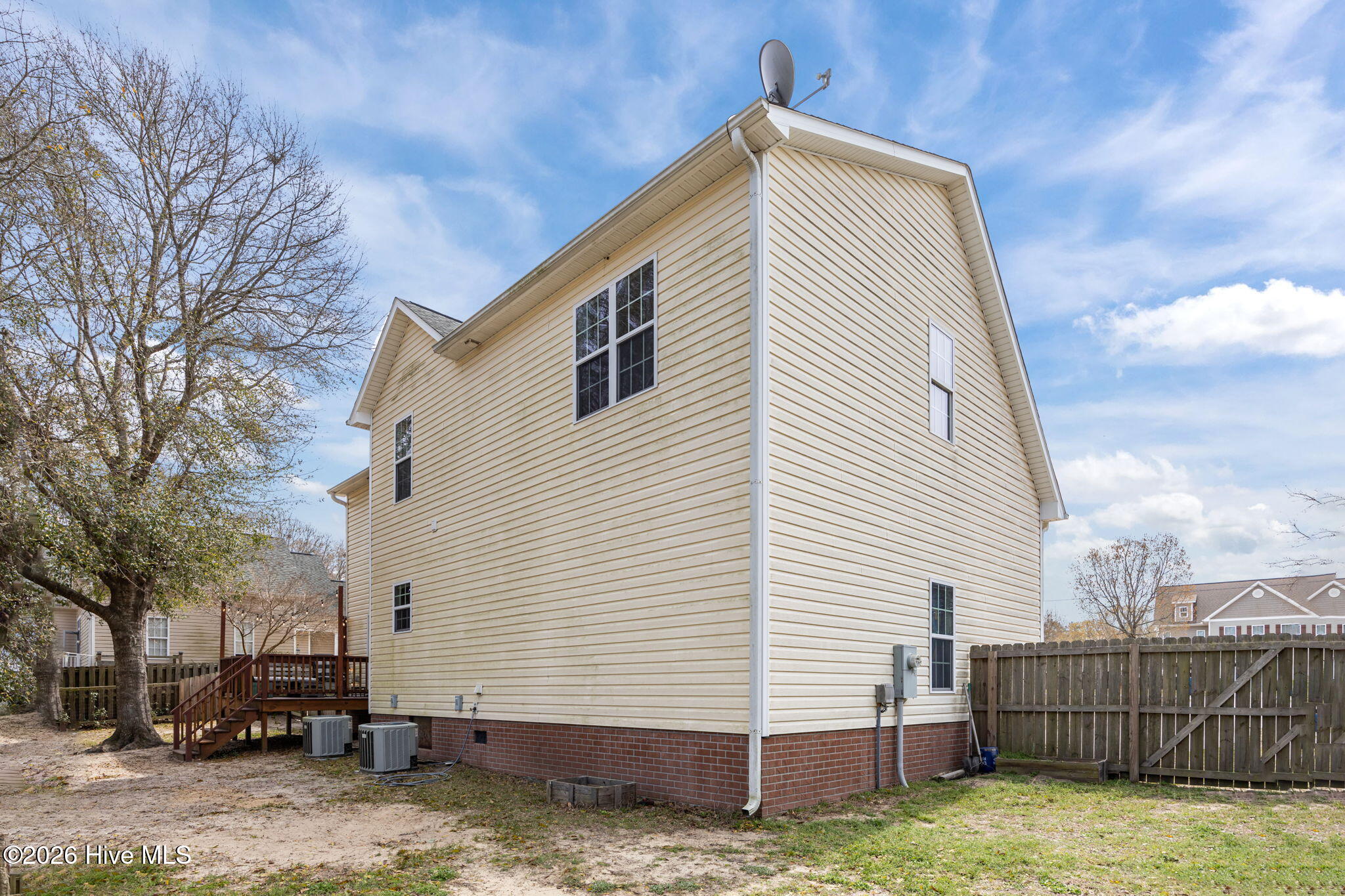 100562601 | Photo 44