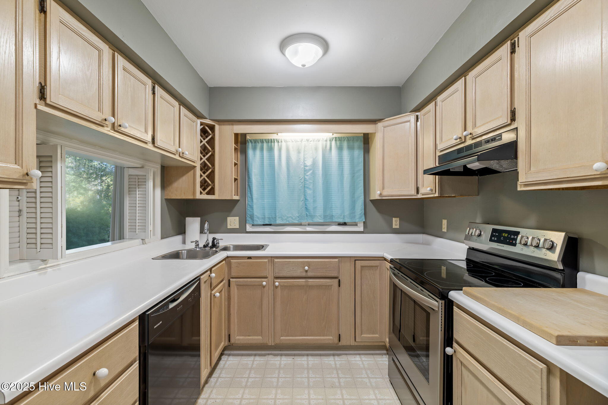 100535092 | Photo 17