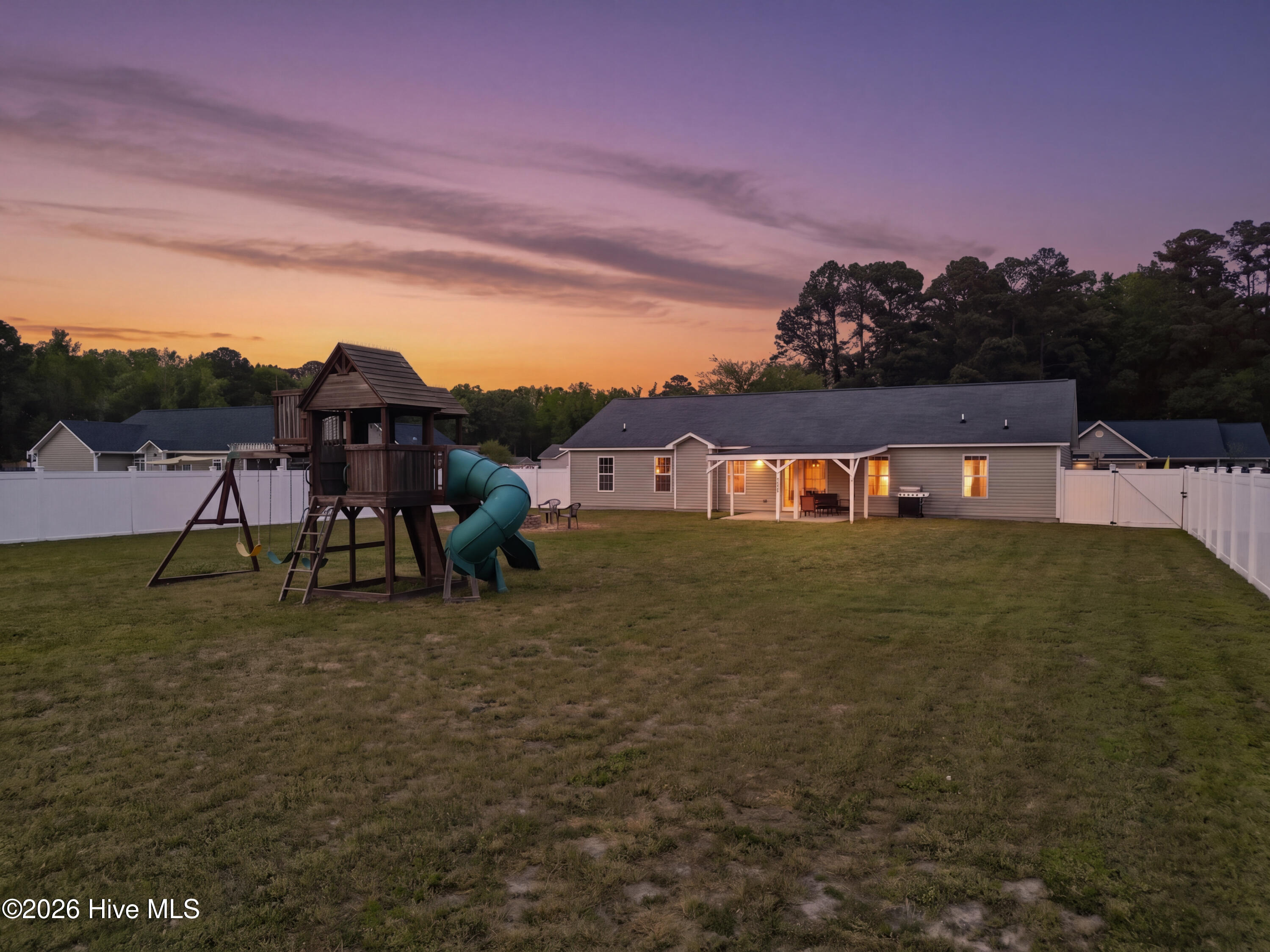 100567725 | Photo 34