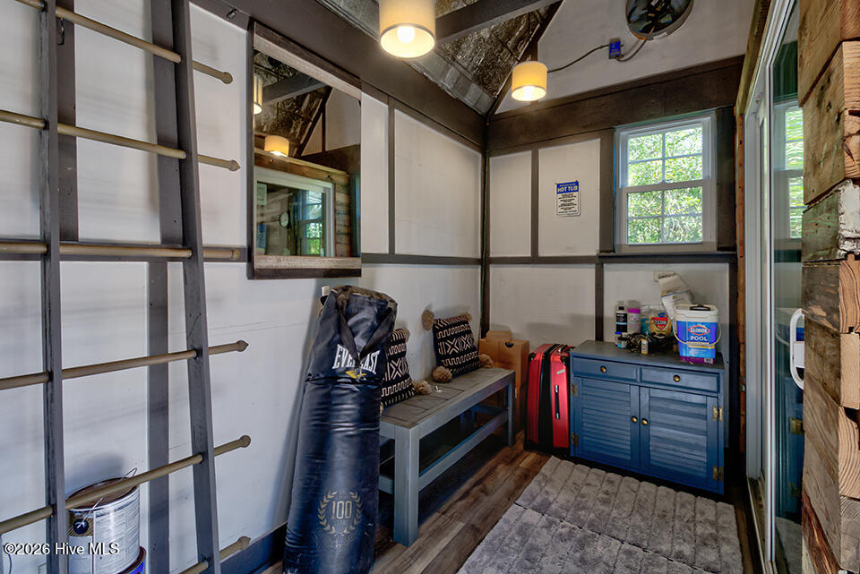 100557542 | Photo 40