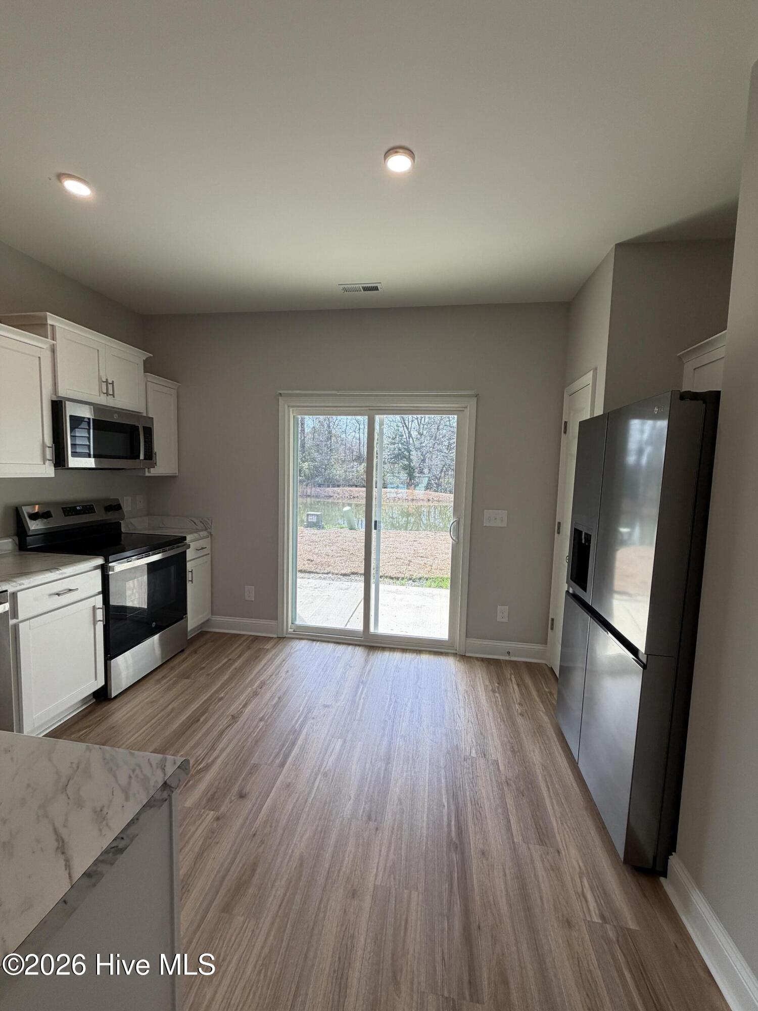 100558167 | Photo 10