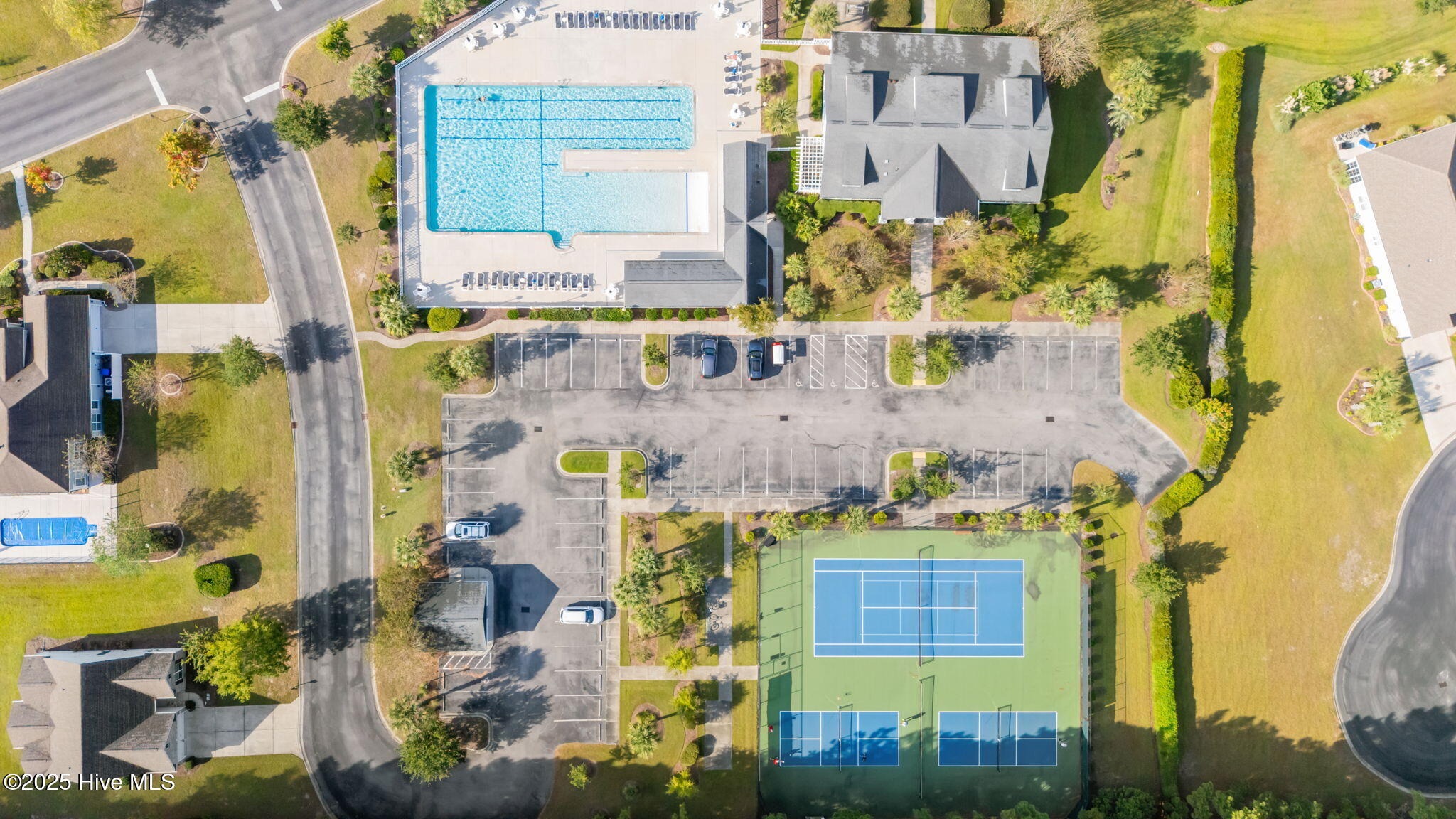 100533102 | Photo 42