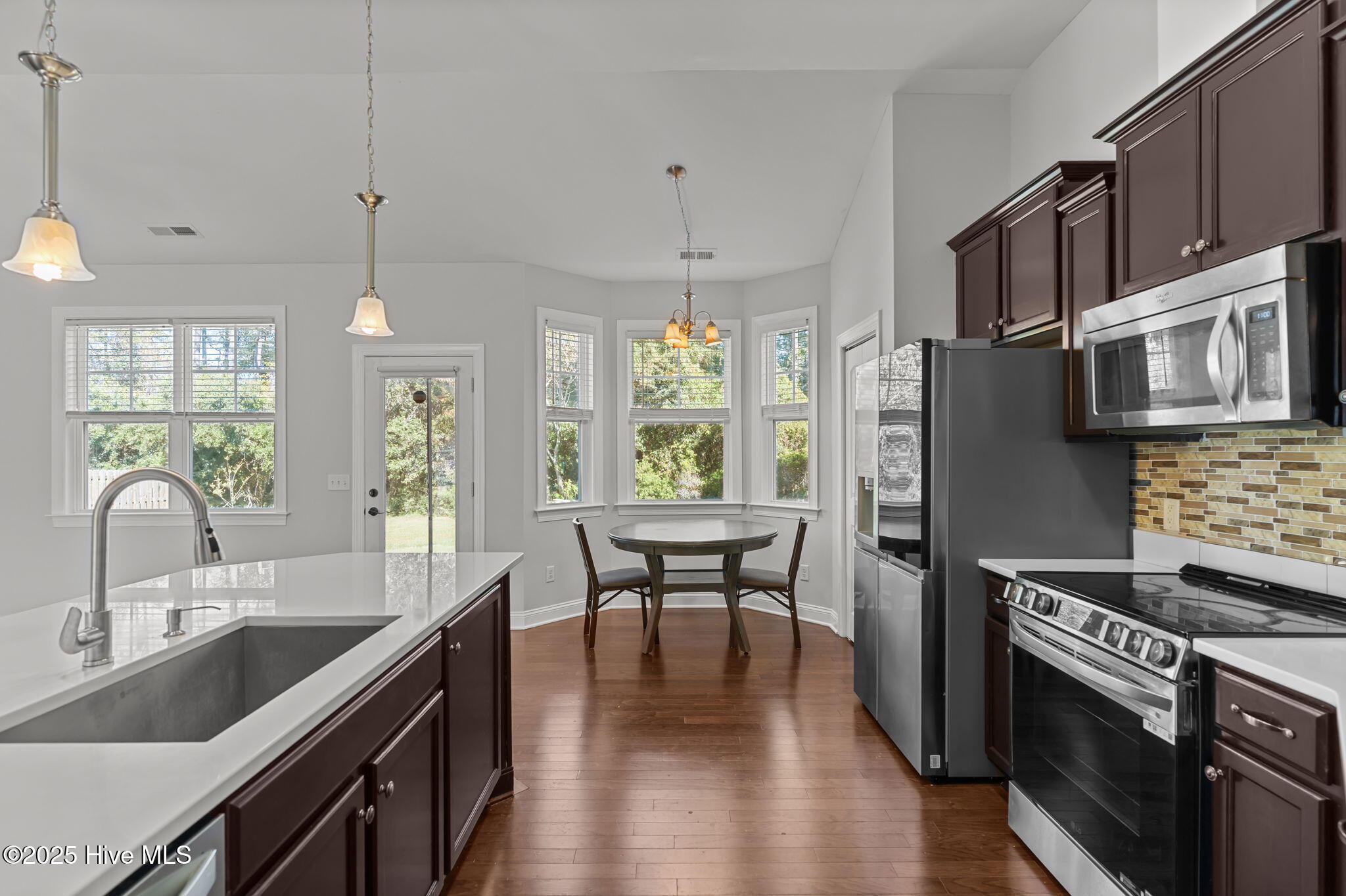 100537665 | Photo 16