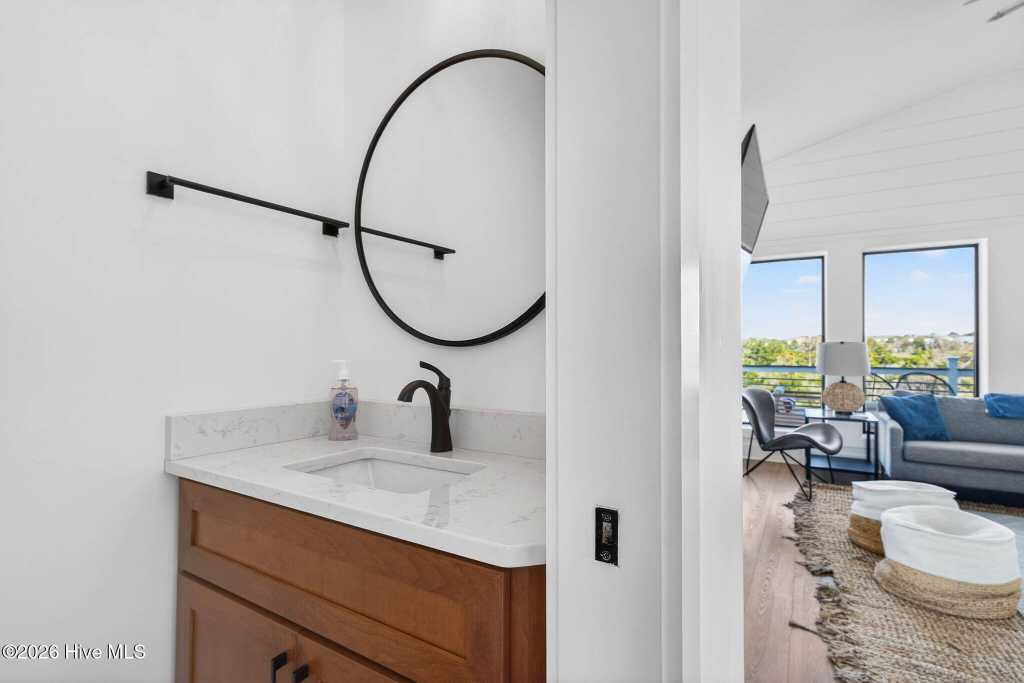 100561676 | Photo 20