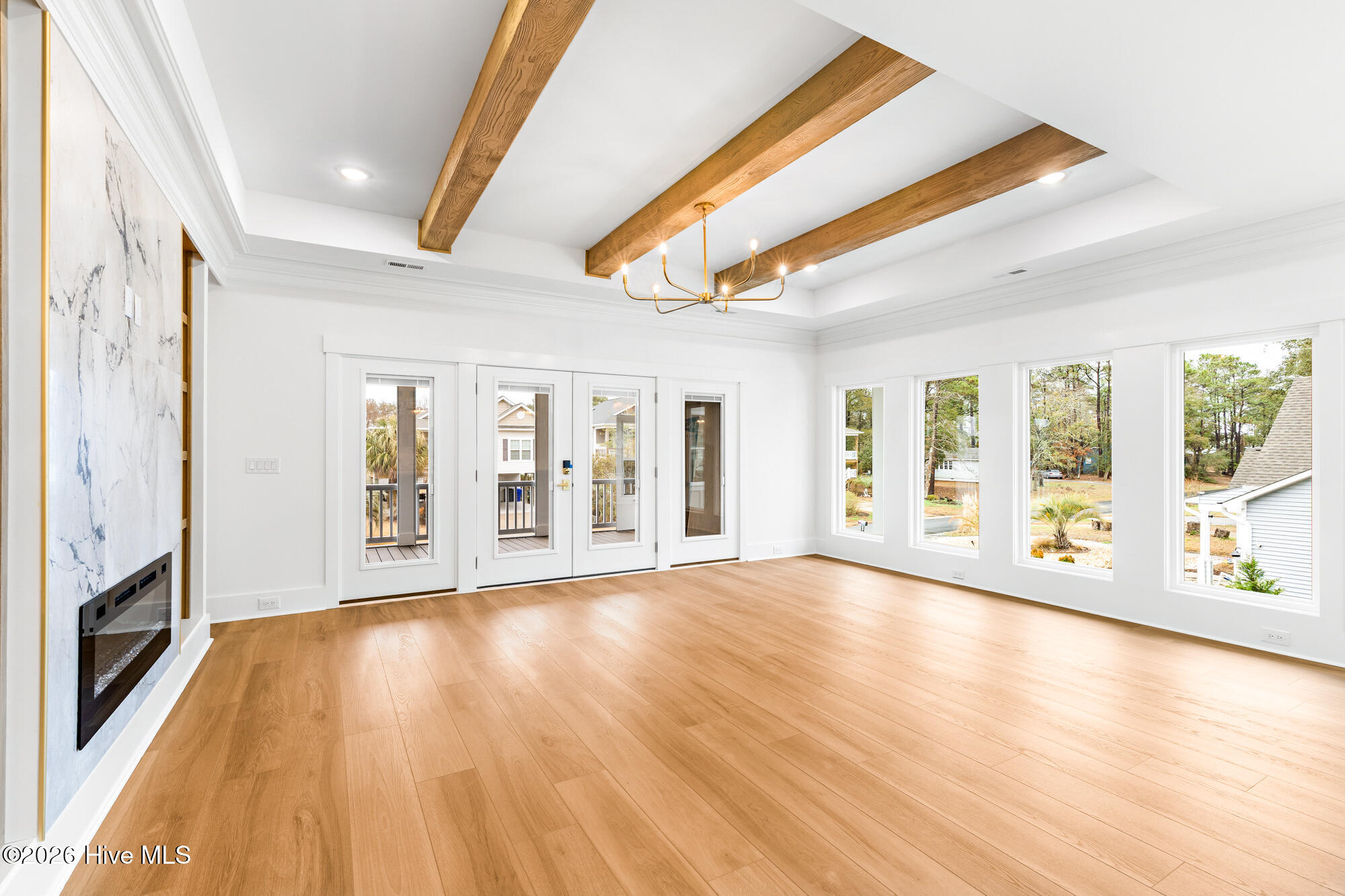 100516902 | Photo 16