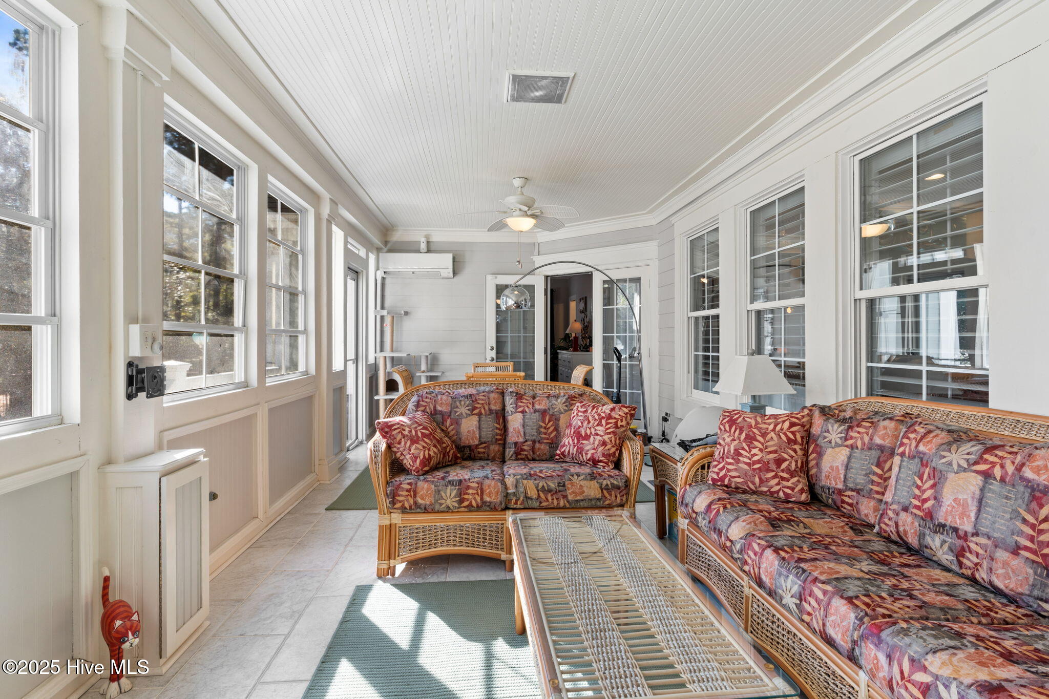 100544060 | Photo 50