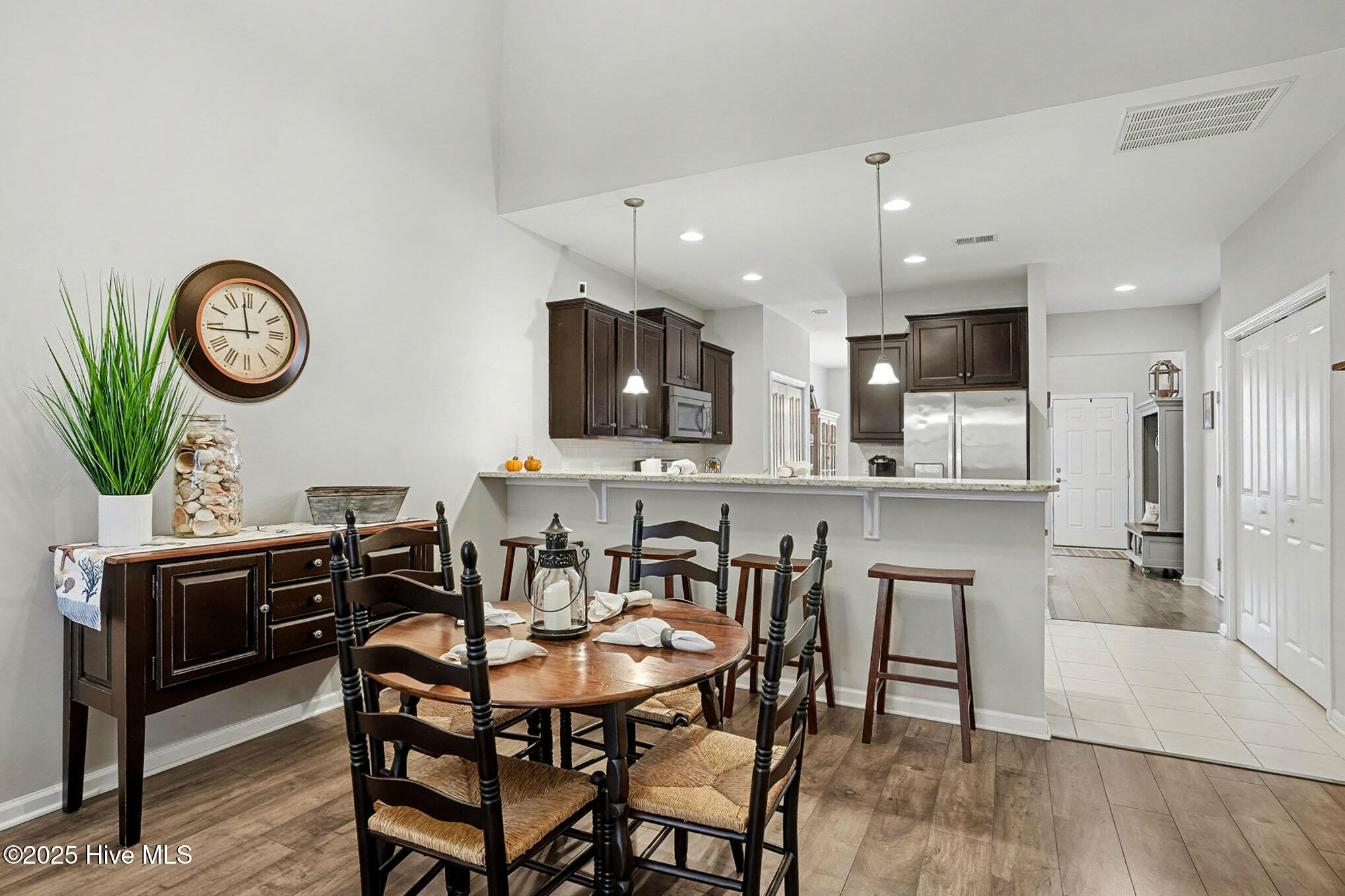 100545929 | Photo 16