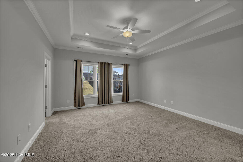 100542116 | Photo 12