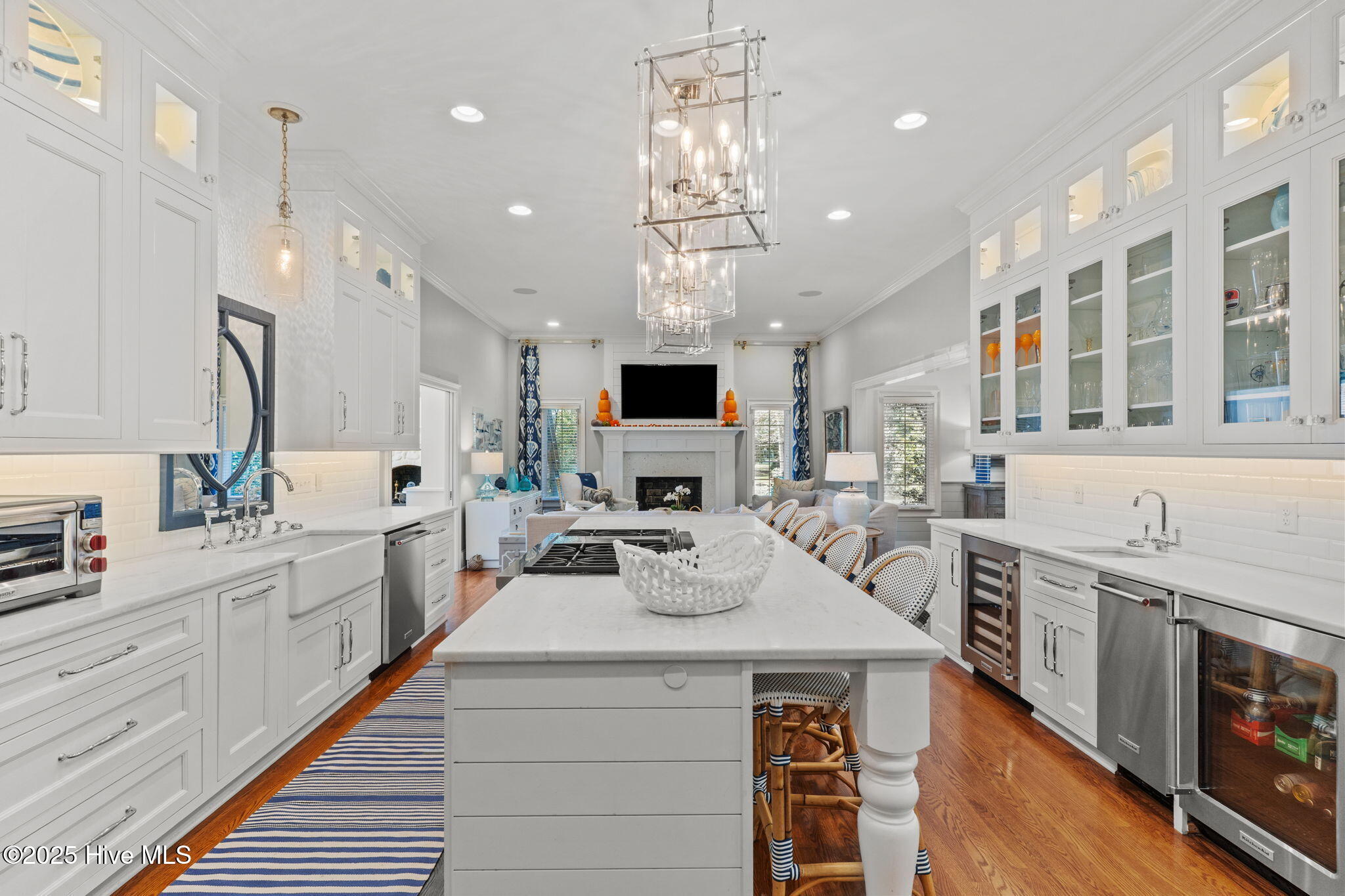 100537269 | Photo 35